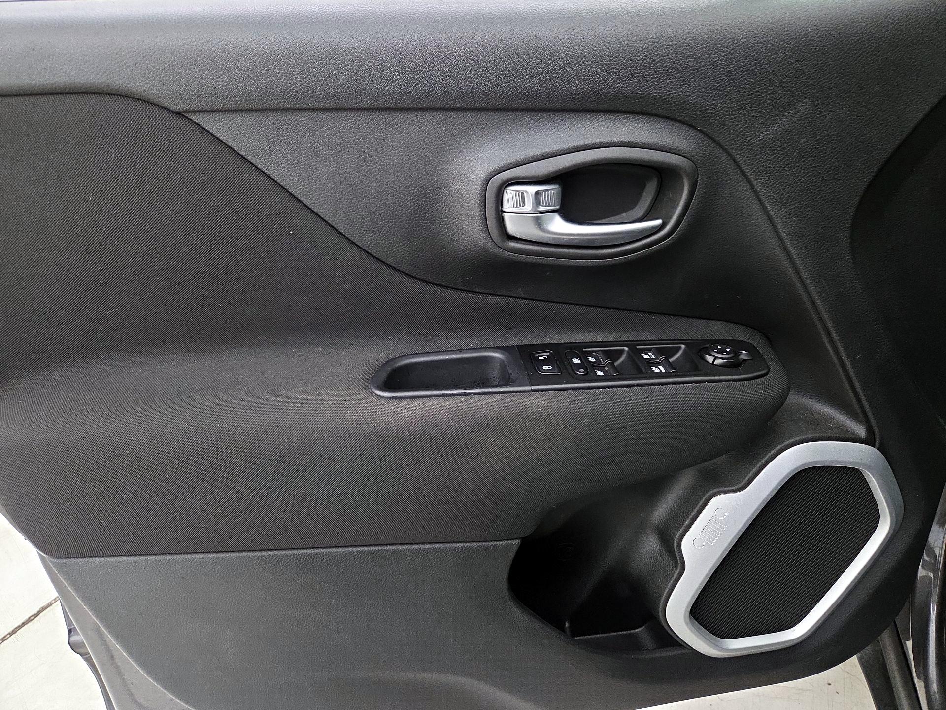 Thumbnail: 2021 Jeep Renegade - 12