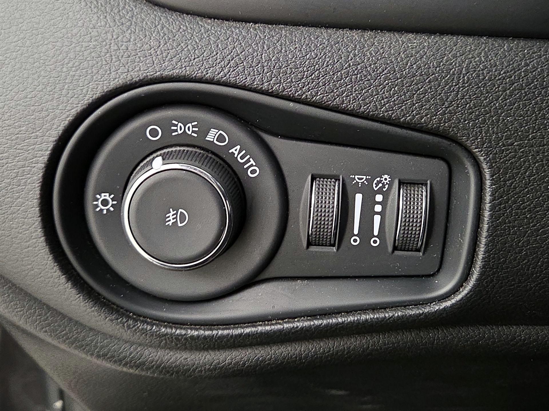 Thumbnail: 2021 Jeep Renegade - 13