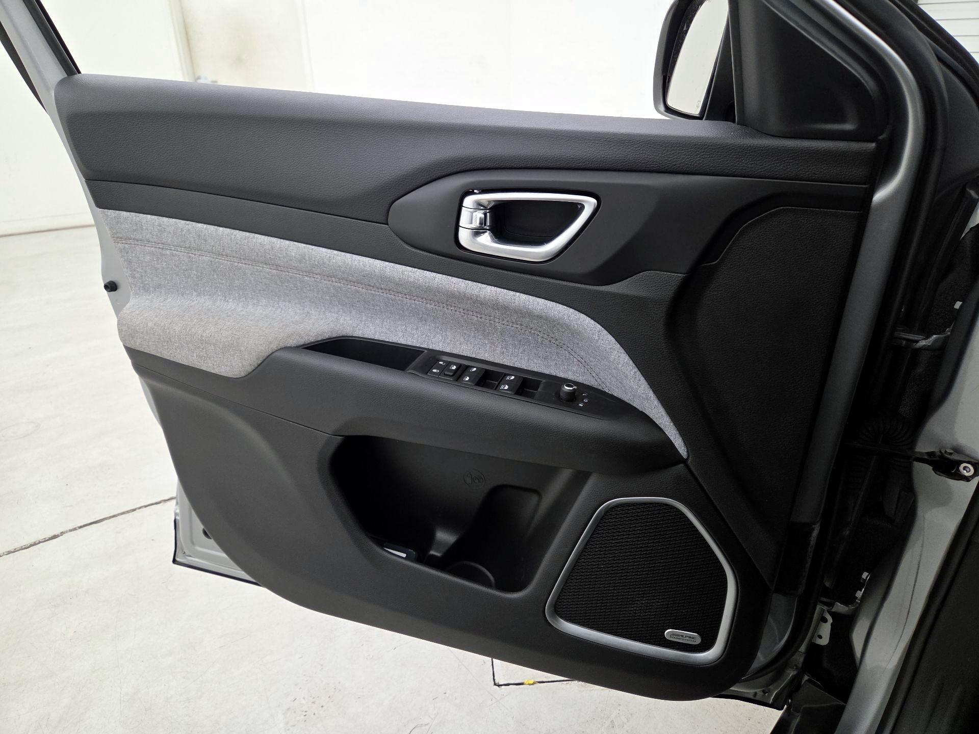 Thumbnail: 2022 Jeep Compass - 12