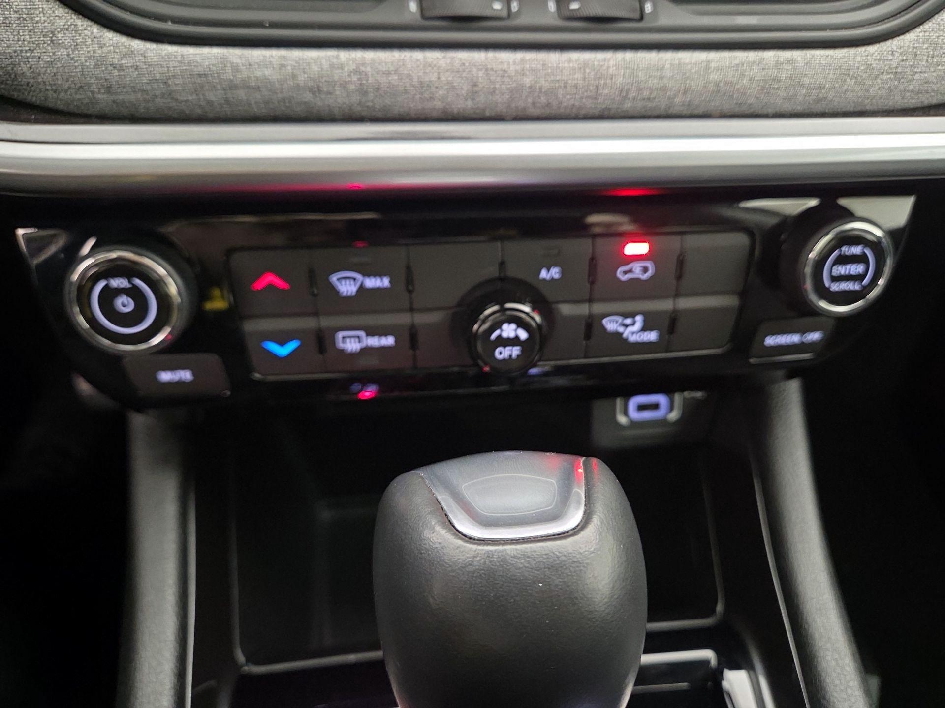 Thumbnail: 2022 Jeep Compass - 16