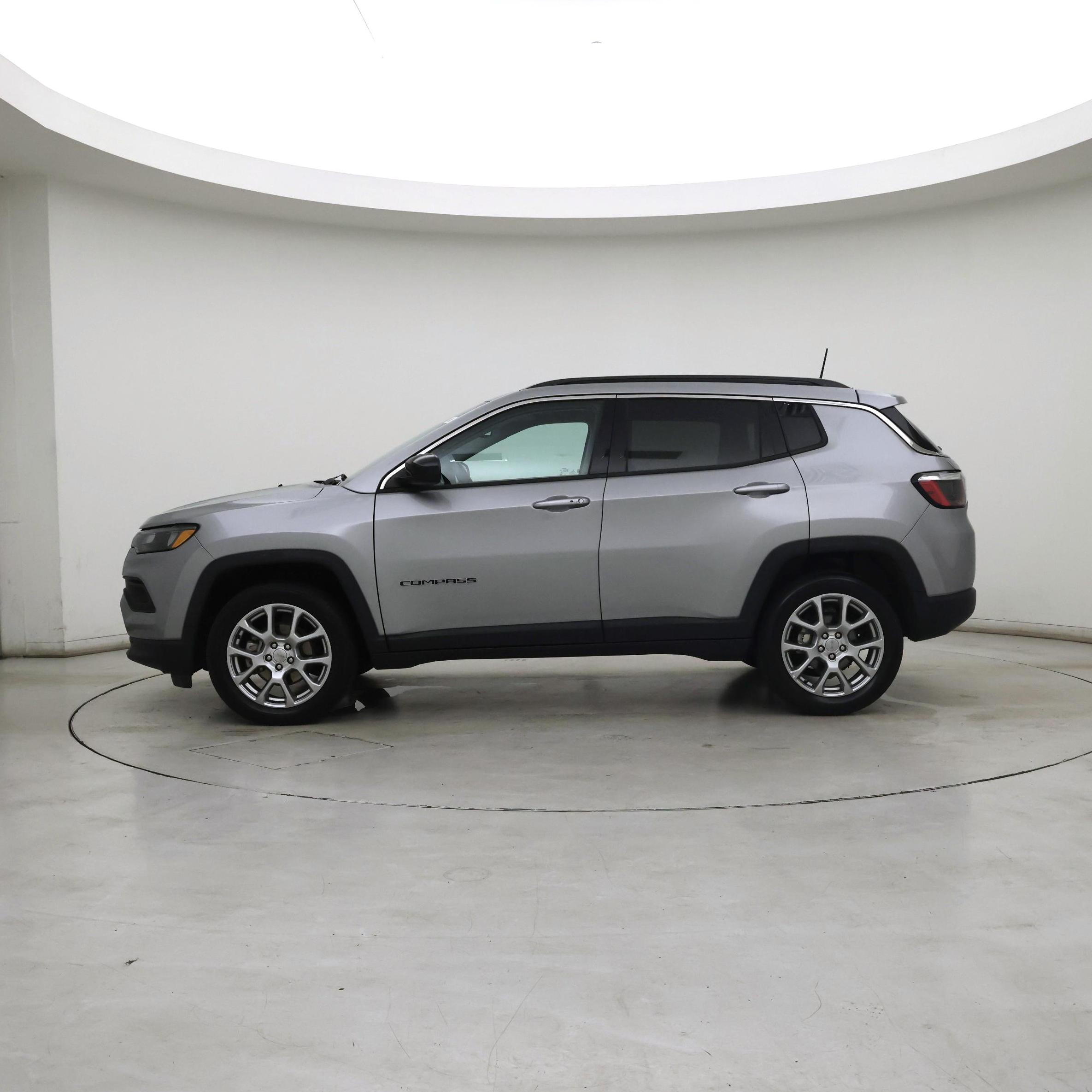 Thumbnail: 2022 Jeep Compass - 3