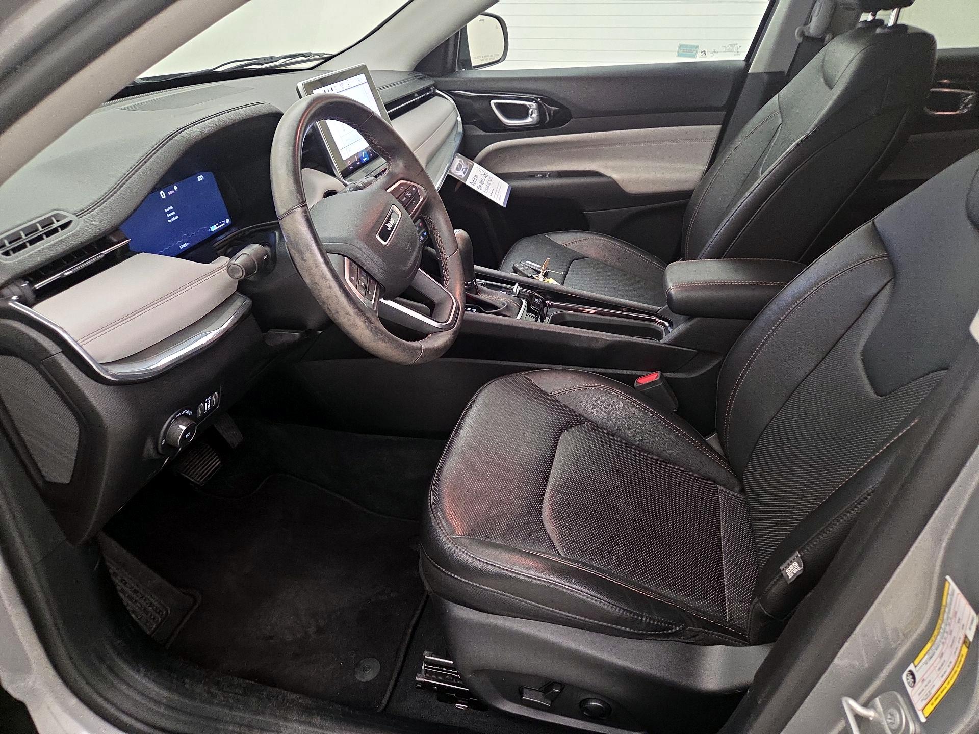 Thumbnail: 2022 Jeep Compass - 11