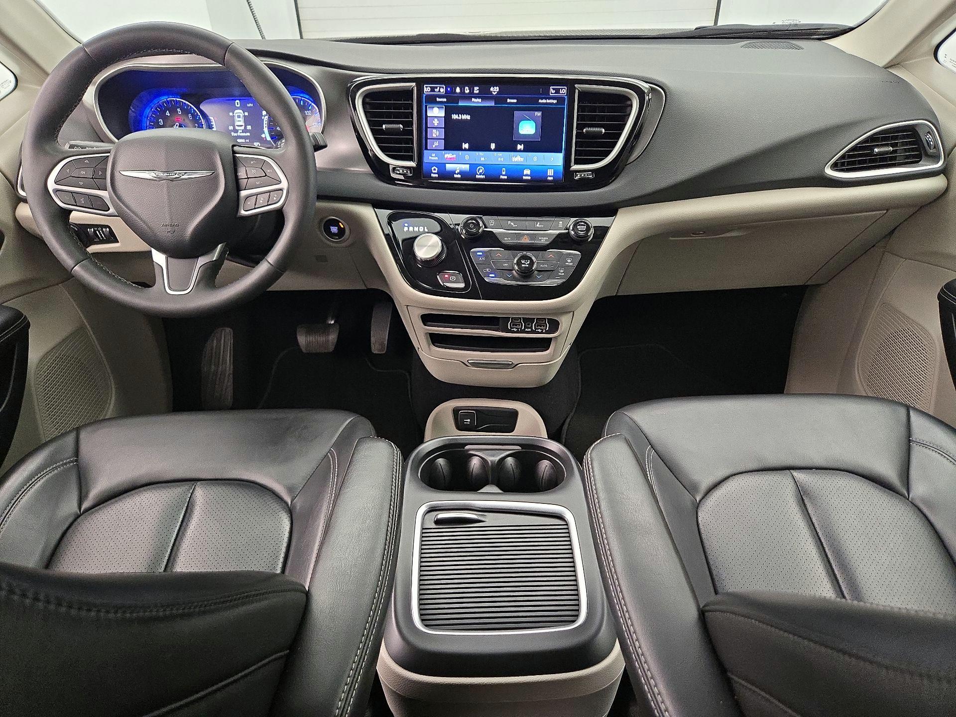 Thumbnail: 2023 Chrysler Pacifica - 9