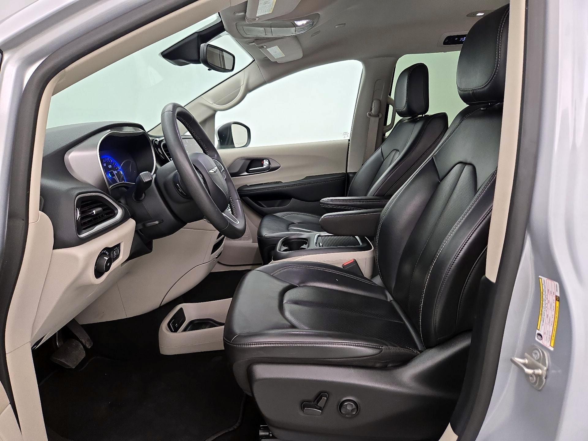 Thumbnail: 2023 Chrysler Pacifica - 11
