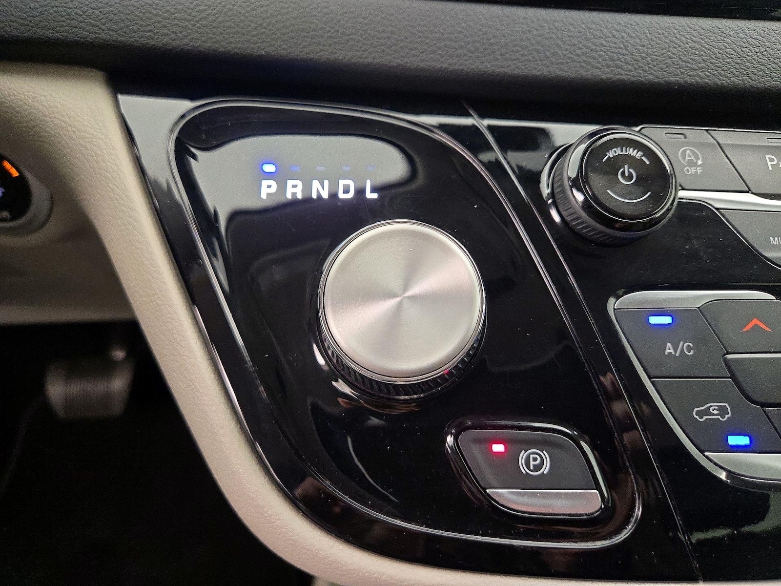 2023 Chrysler Pacifica Touring L - Photo 18