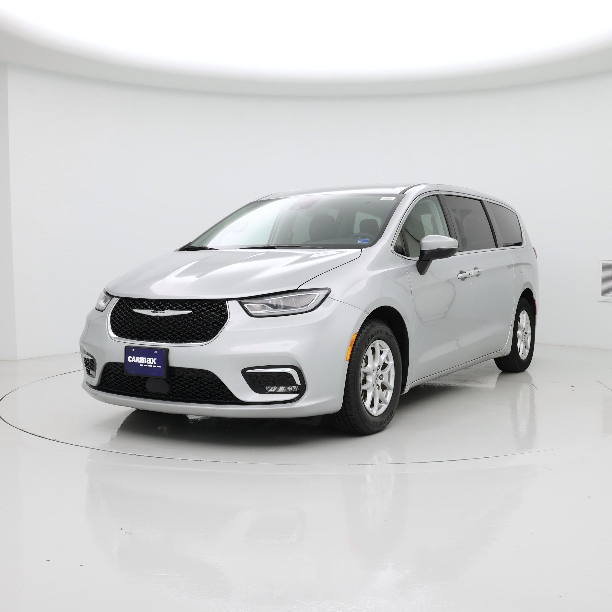 Thumbnail: 2023 Chrysler Pacifica - 4