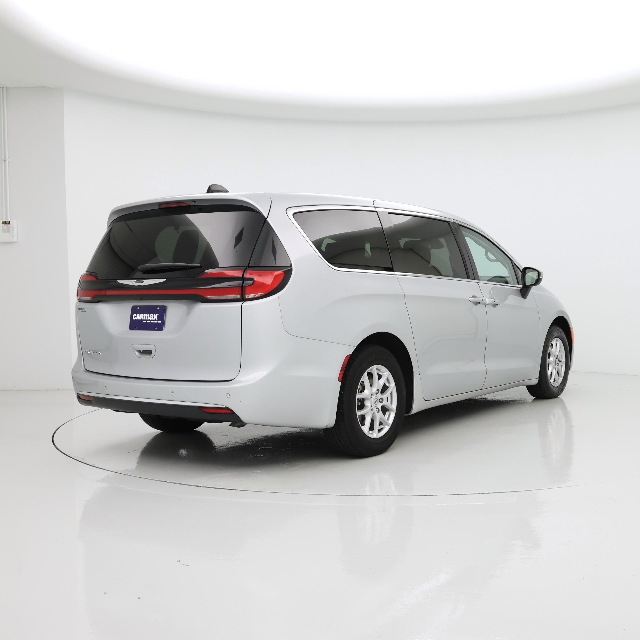 Thumbnail: 2023 Chrysler Pacifica - 8