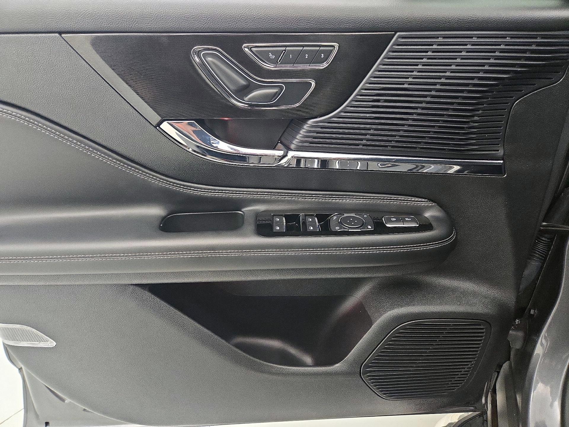 Thumbnail: 2021 Lincoln Corsair - 12