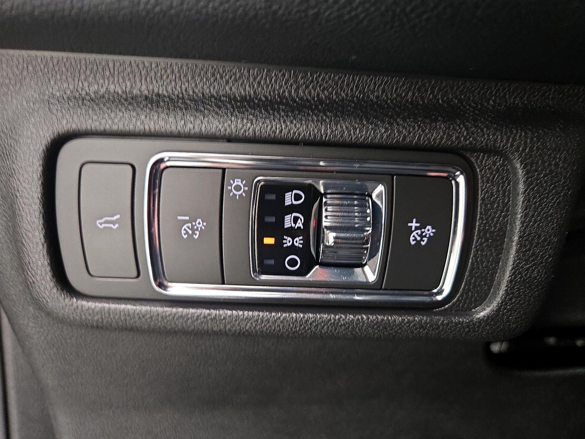 Thumbnail: 2021 Lincoln Corsair - 13