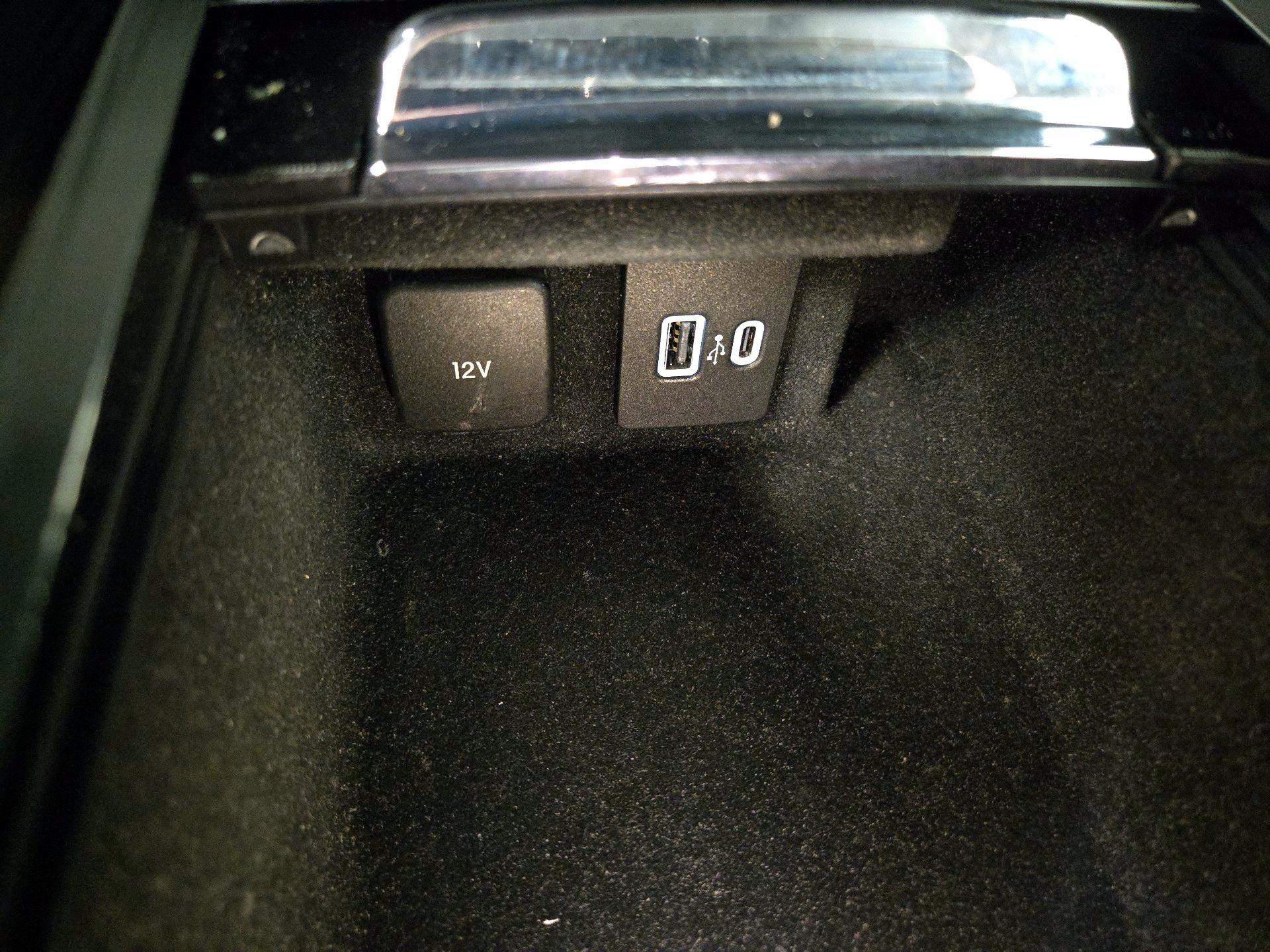 Thumbnail: 2021 Lincoln Corsair - 19