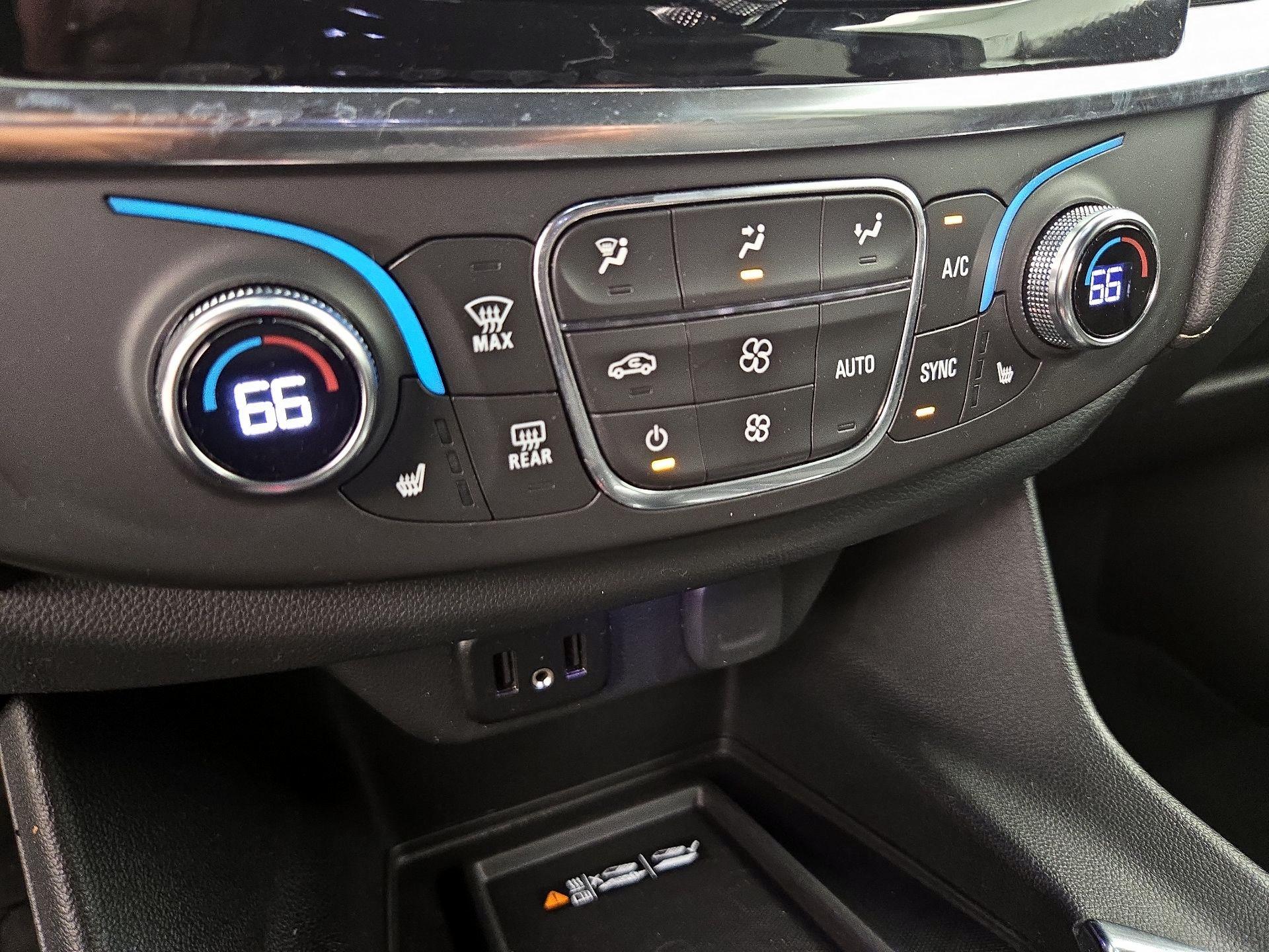 Thumbnail: 2023 Chevrolet Traverse - 16