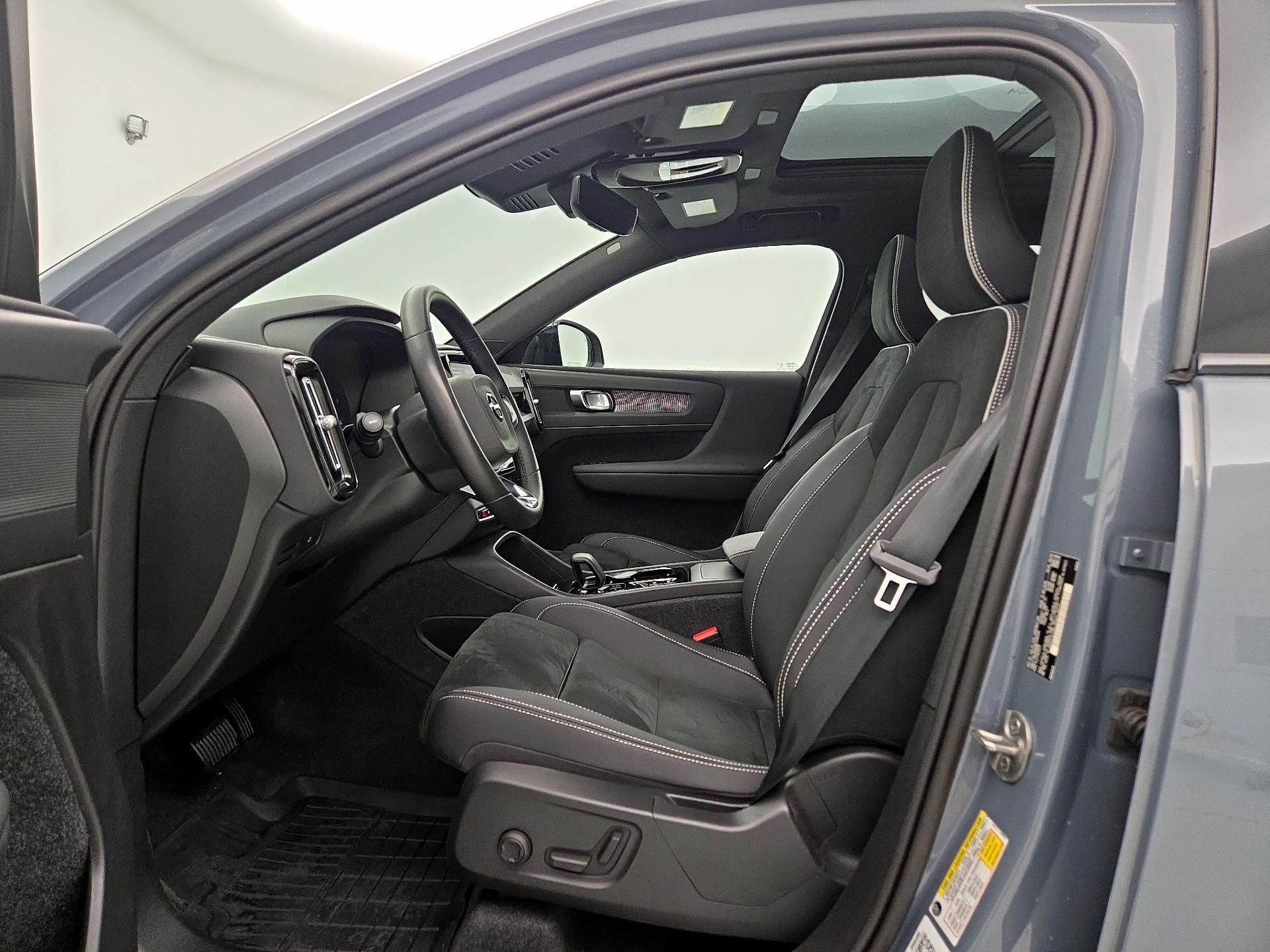 Thumbnail: 2023 Volvo XC40 - 11