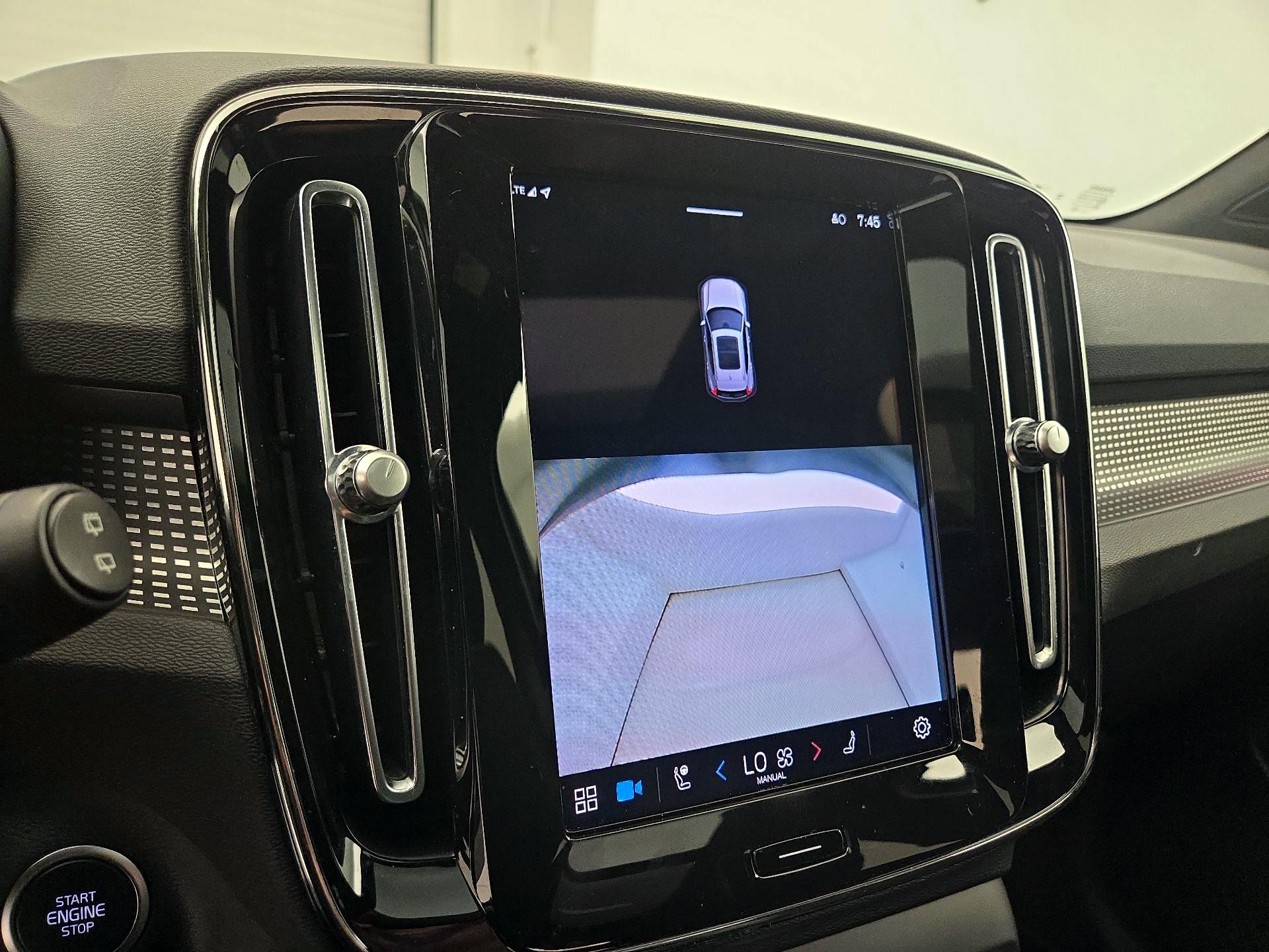 Thumbnail: 2023 Volvo XC40 - 15