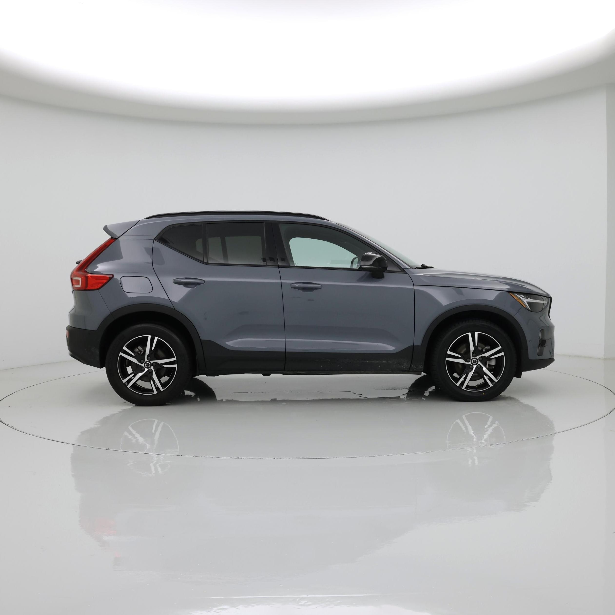 Thumbnail: 2023 Volvo XC40 - 7