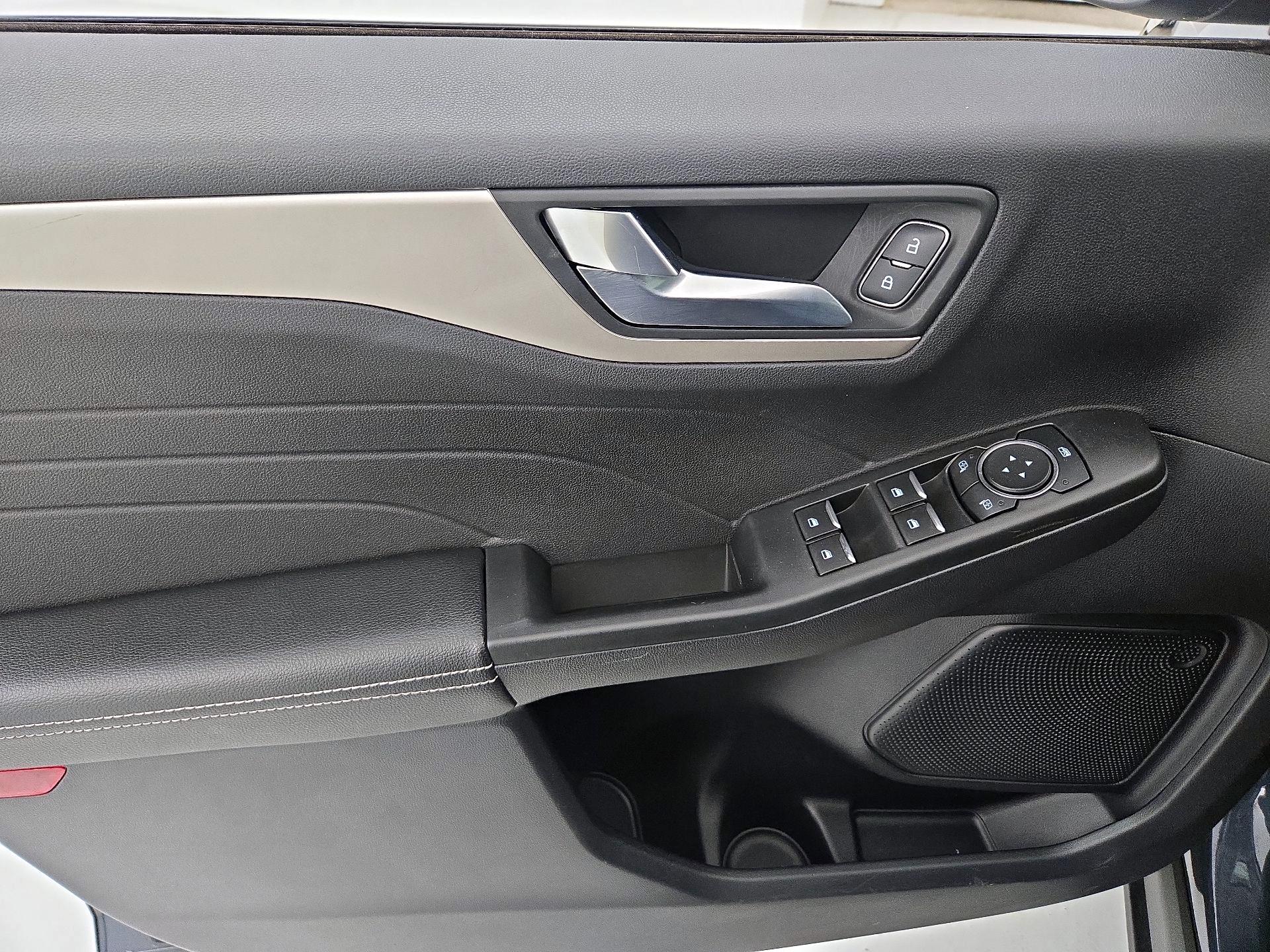 Thumbnail: 2022 Ford Escape - 12