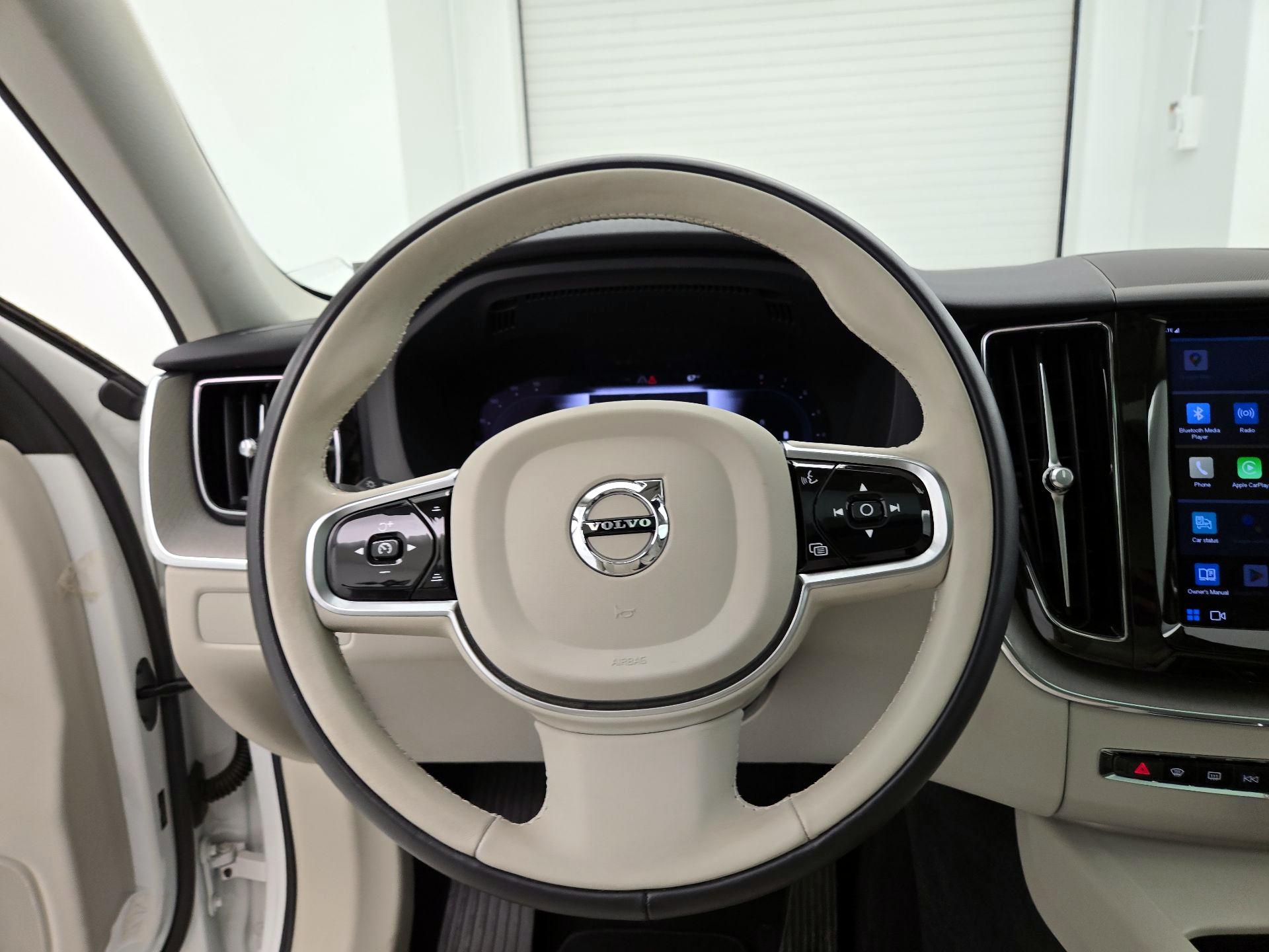 Thumbnail: 2023 Volvo XC60 - 10