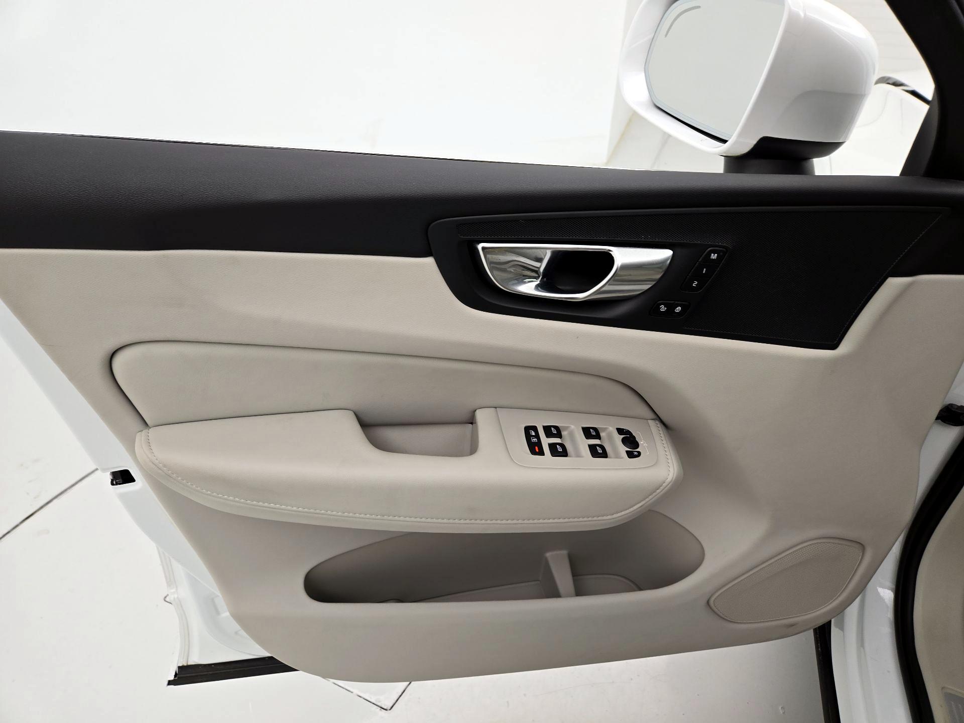Thumbnail: 2023 Volvo XC60 - 12