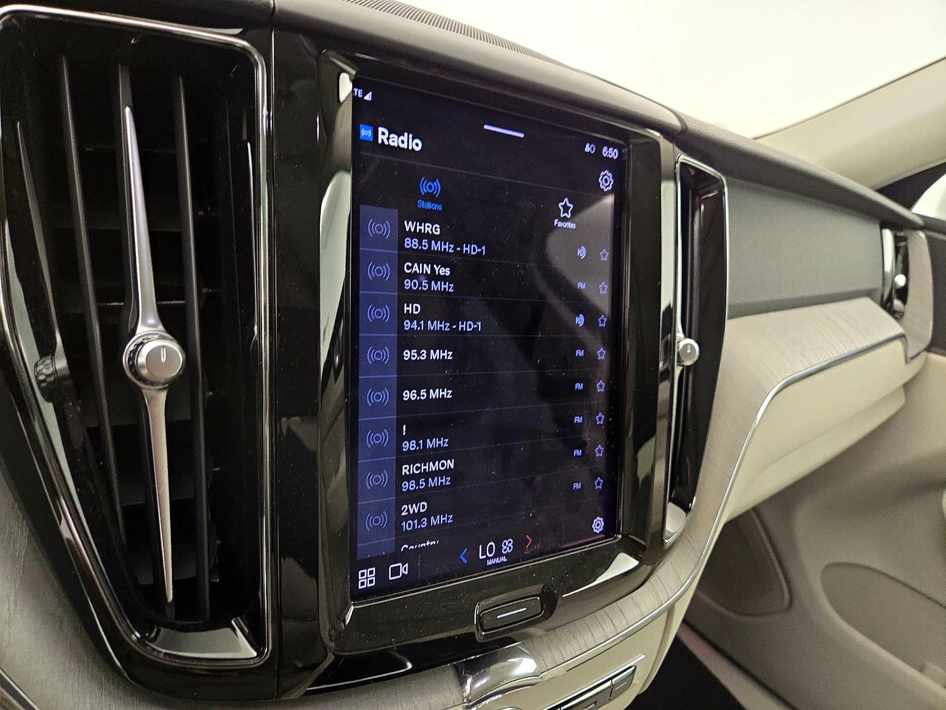 Thumbnail: 2023 Volvo XC60 - 15