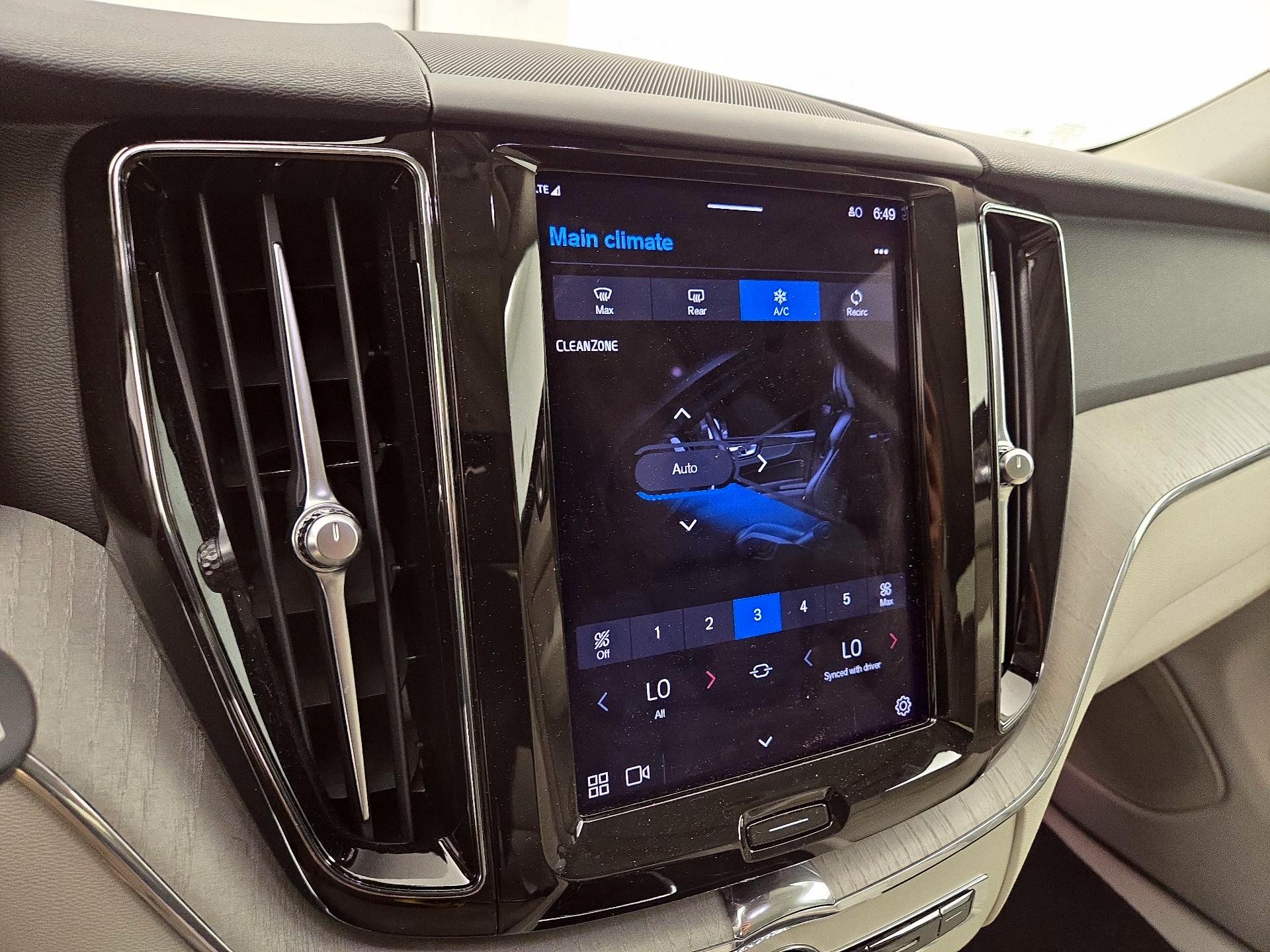 Thumbnail: 2023 Volvo XC60 - 16