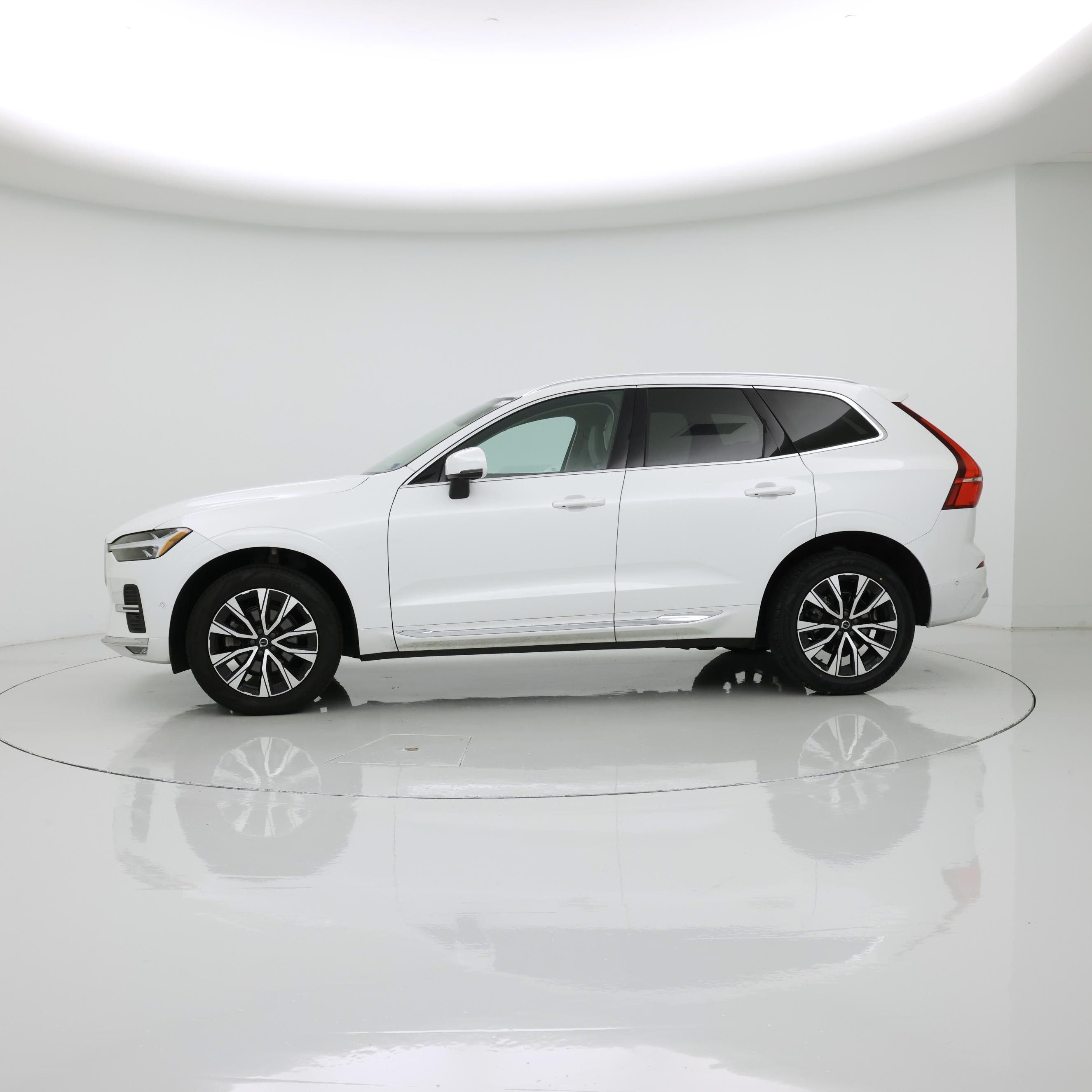 Thumbnail: 2023 Volvo XC60 - 3