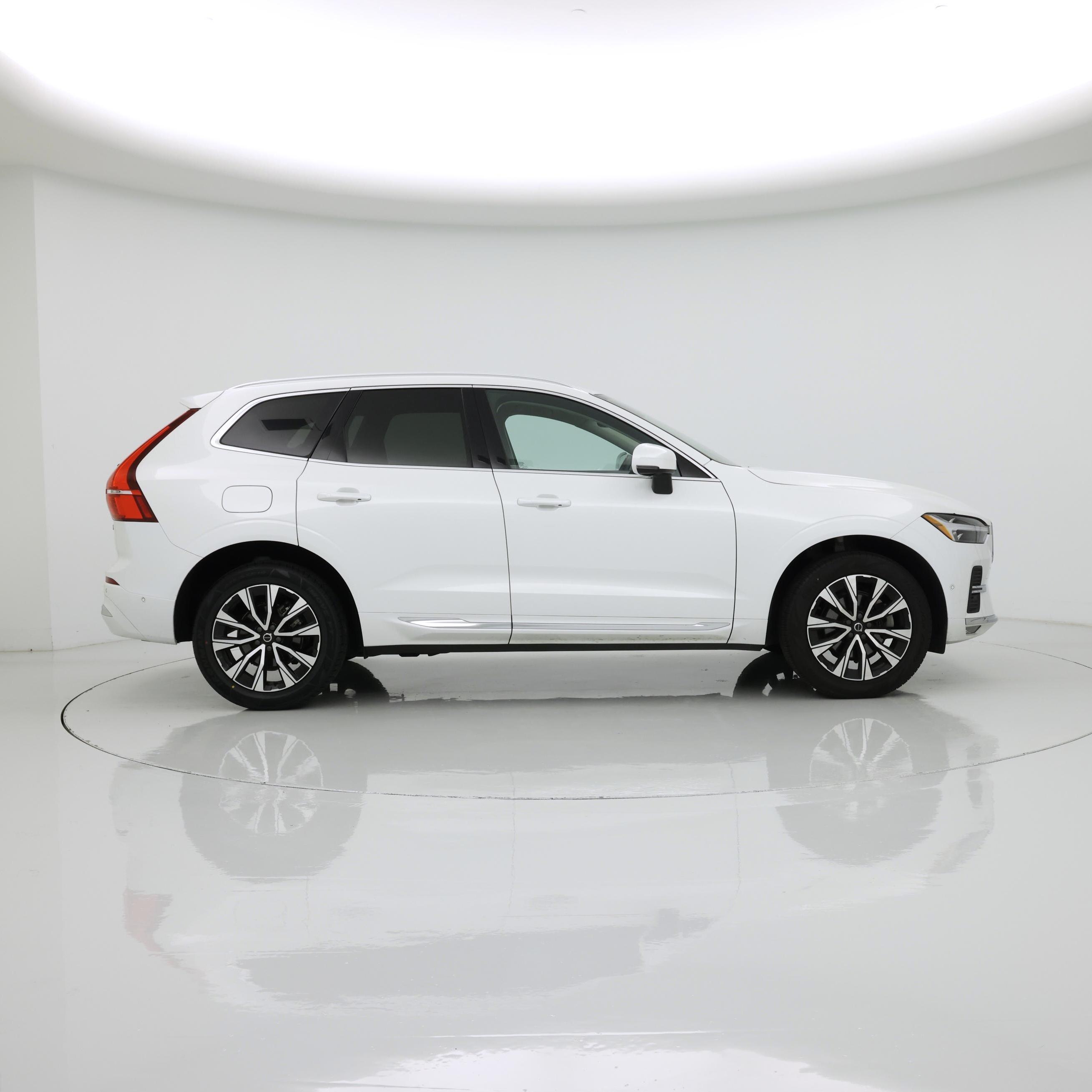Thumbnail: 2023 Volvo XC60 - 7