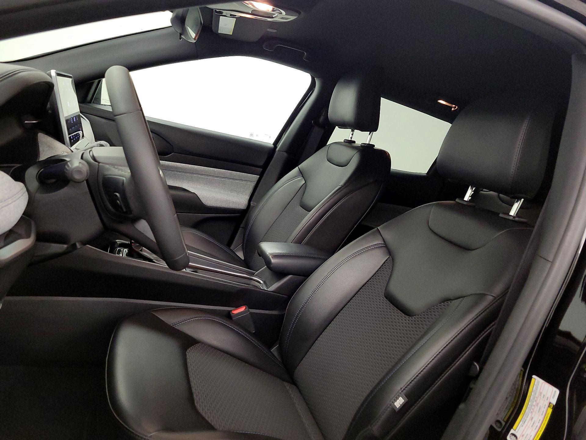 Thumbnail: 2023 Jeep Compass - 11