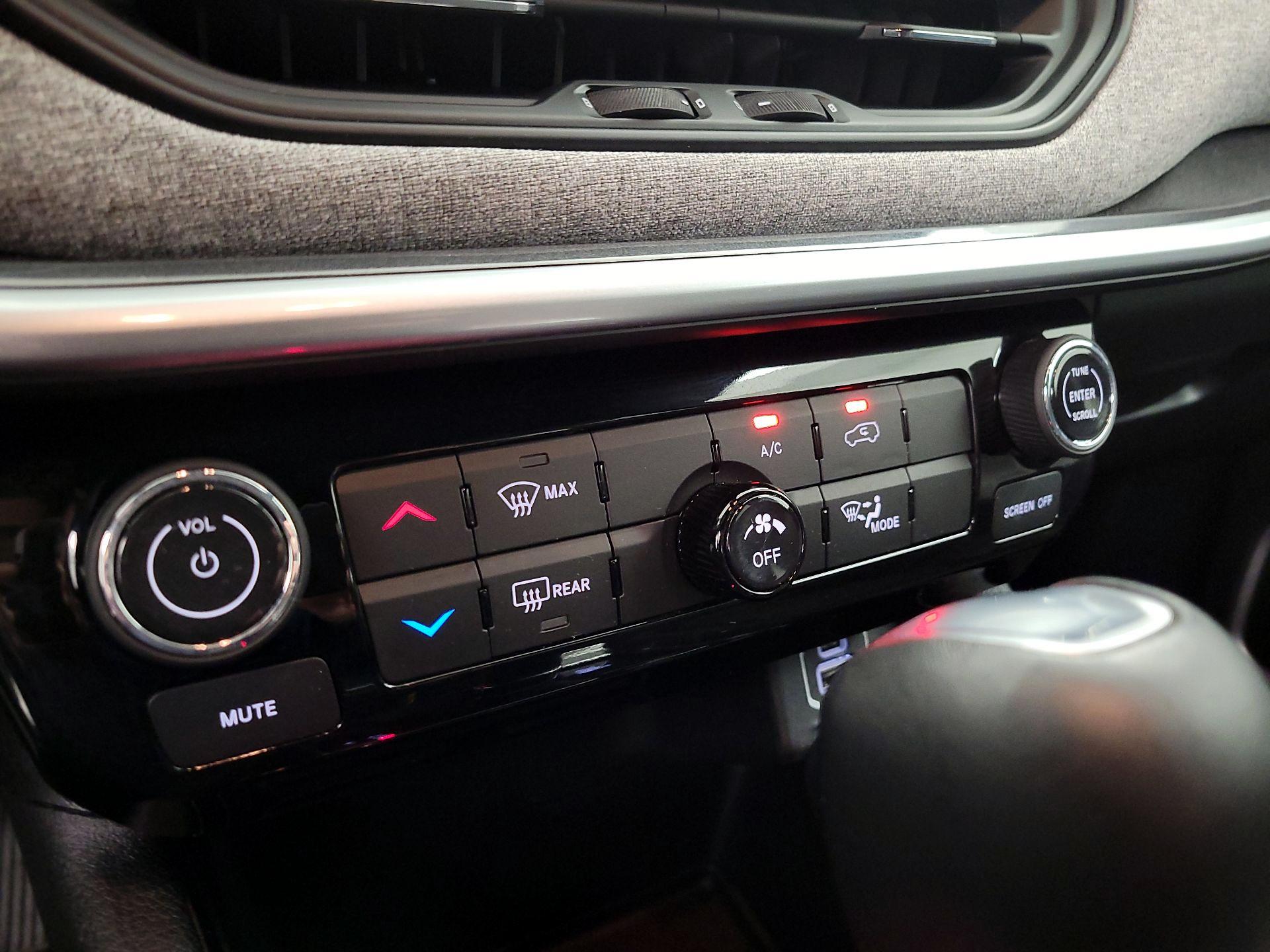 Thumbnail: 2023 Jeep Compass - 16