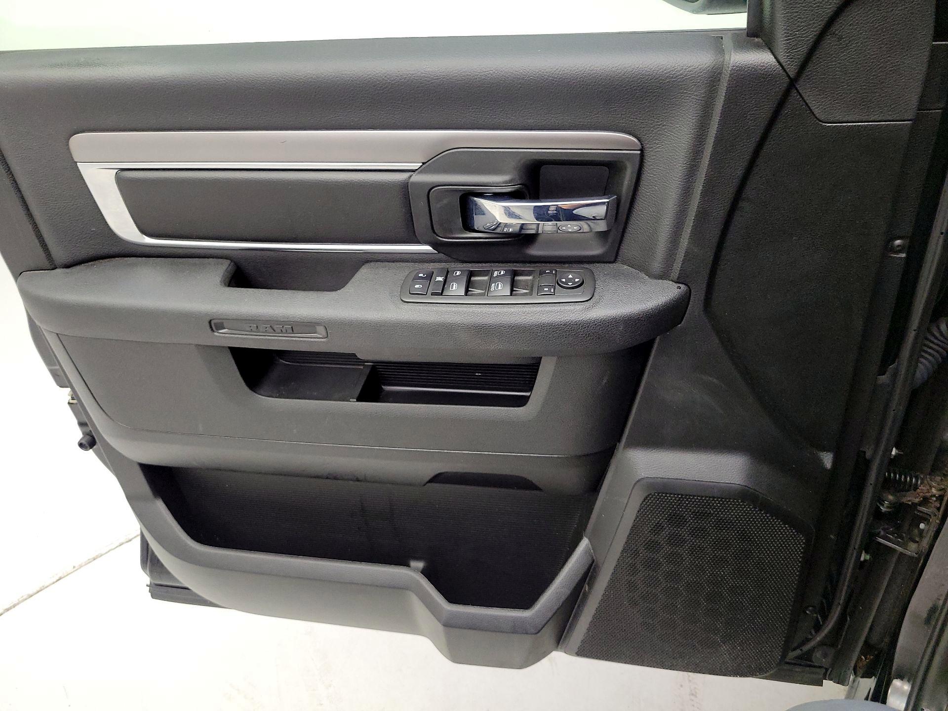 Thumbnail: 2022 RAM 1500 Classic - 12