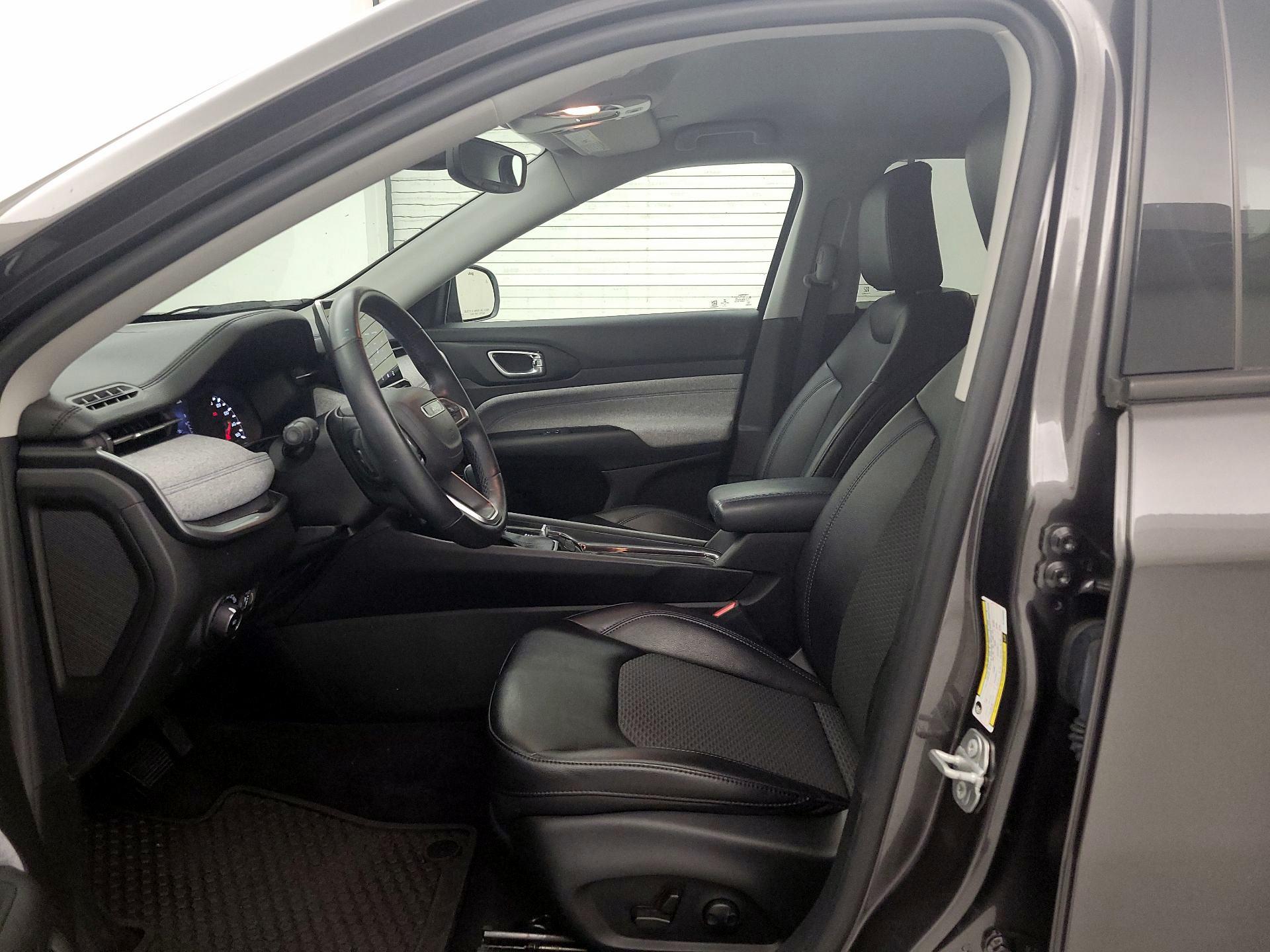 Thumbnail: 2022 Jeep Compass - 11