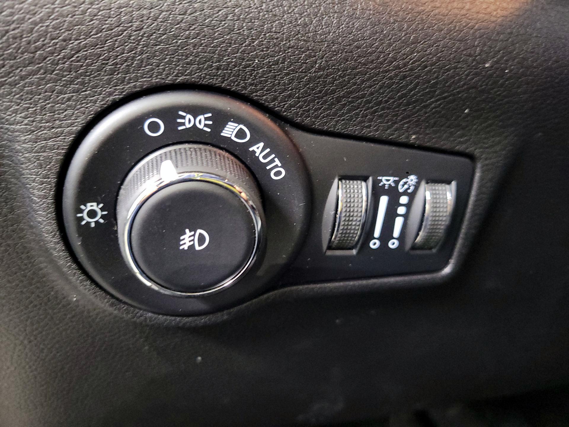 Thumbnail: 2022 Jeep Compass - 13
