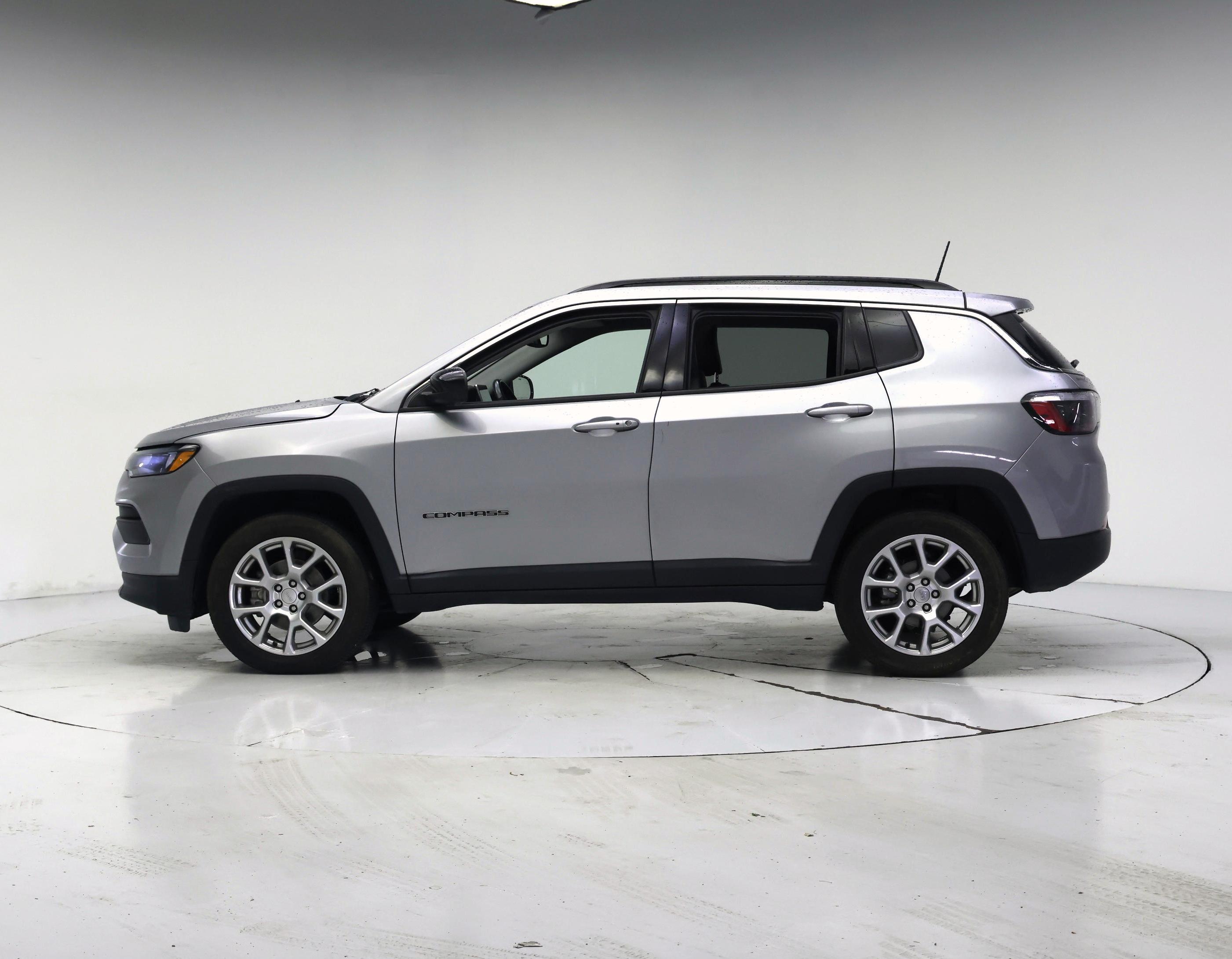 Thumbnail: 2022 Jeep Compass - 3