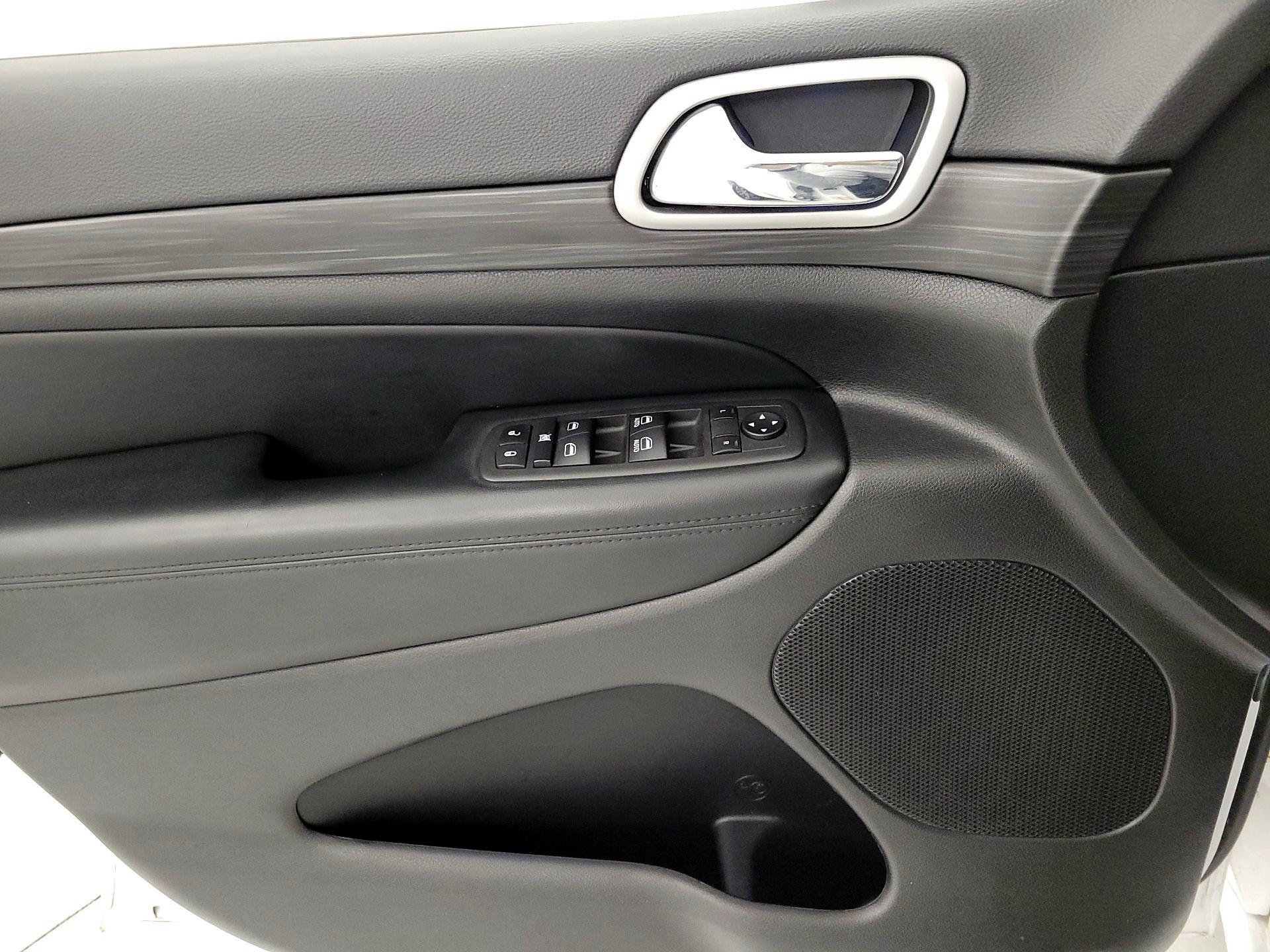 Thumbnail: 2022 Jeep Grand Cherokee - 12