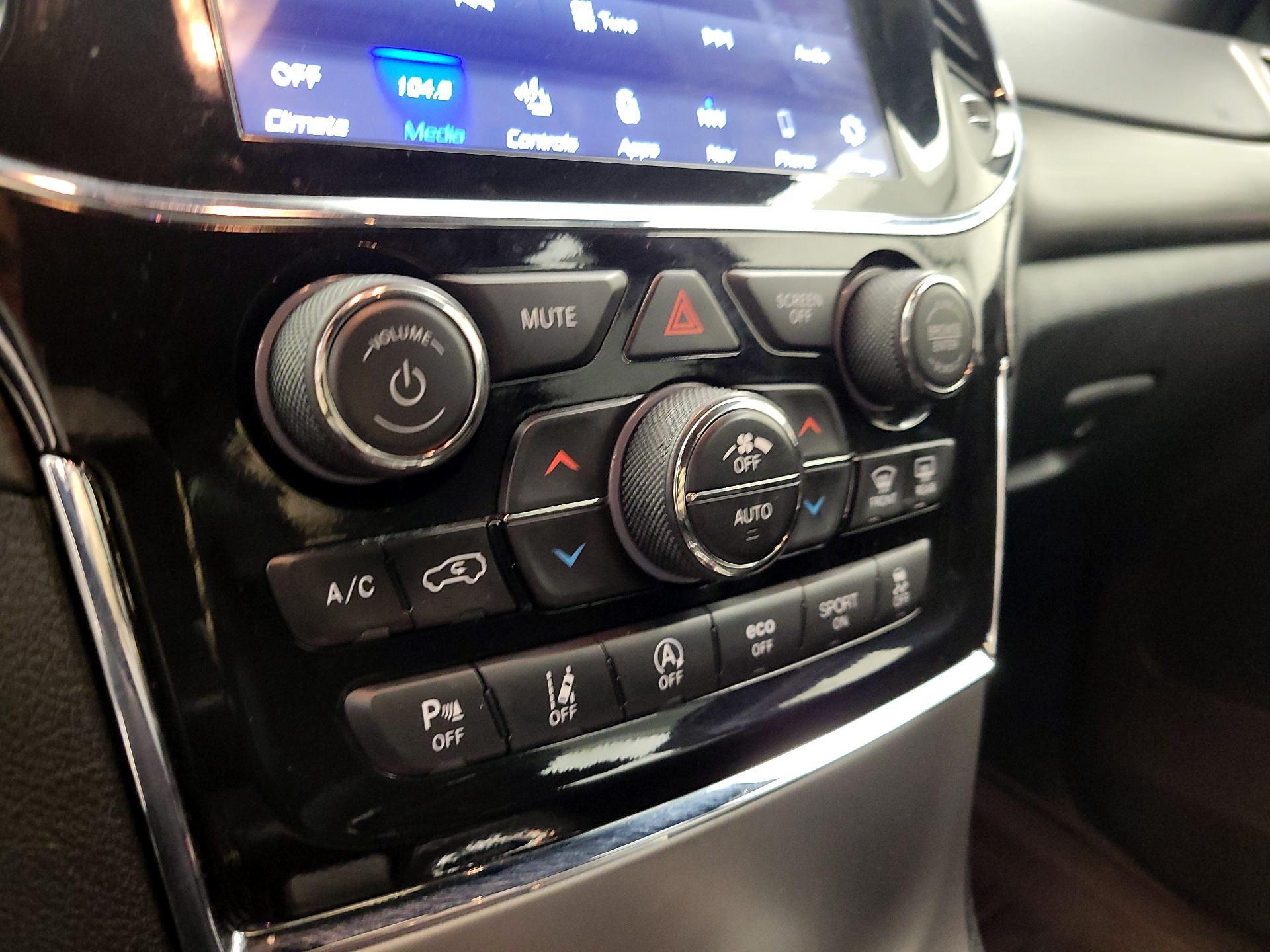 Thumbnail: 2022 Jeep Grand Cherokee - 16