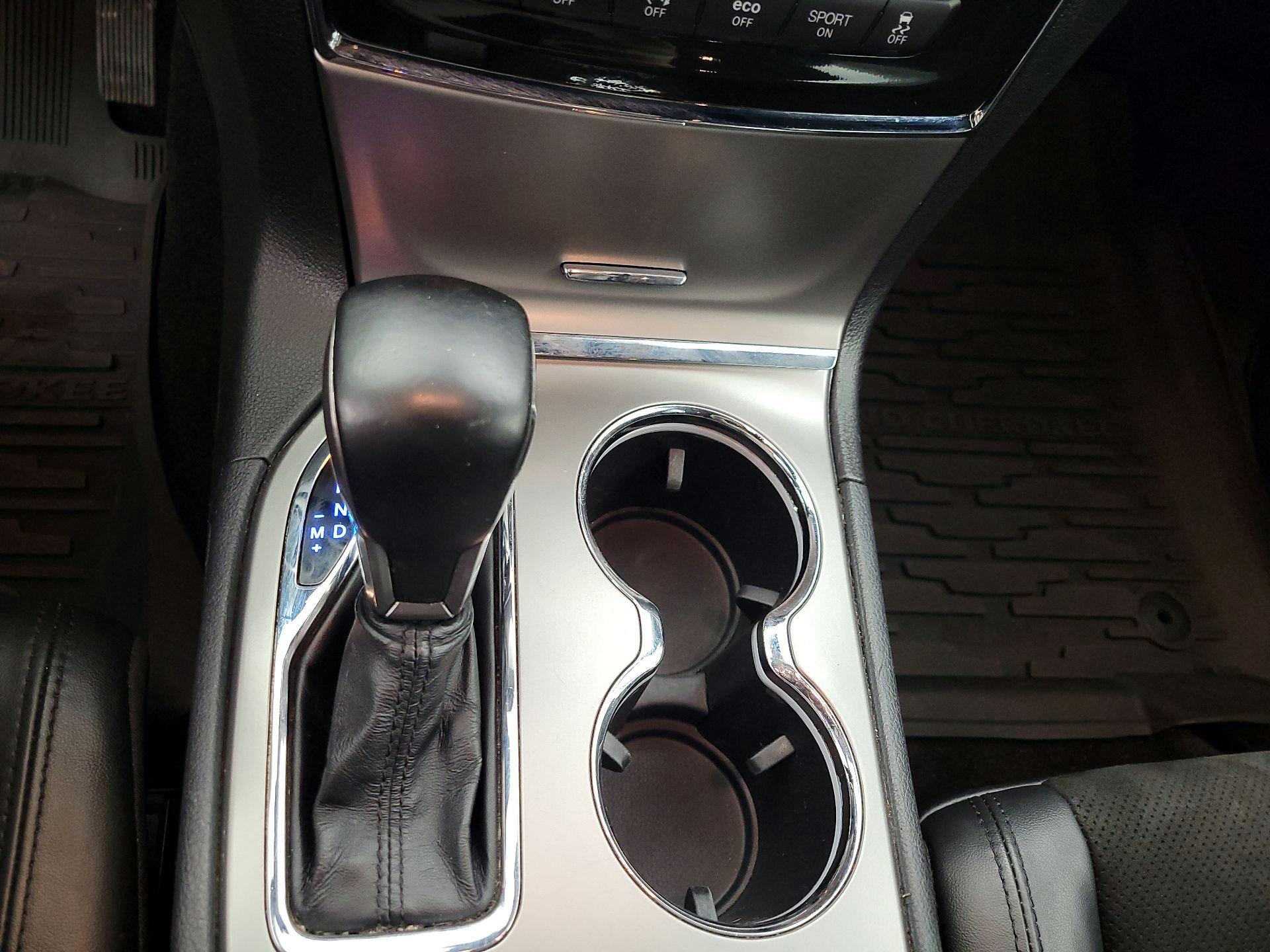 Thumbnail: 2022 Jeep Grand Cherokee - 17