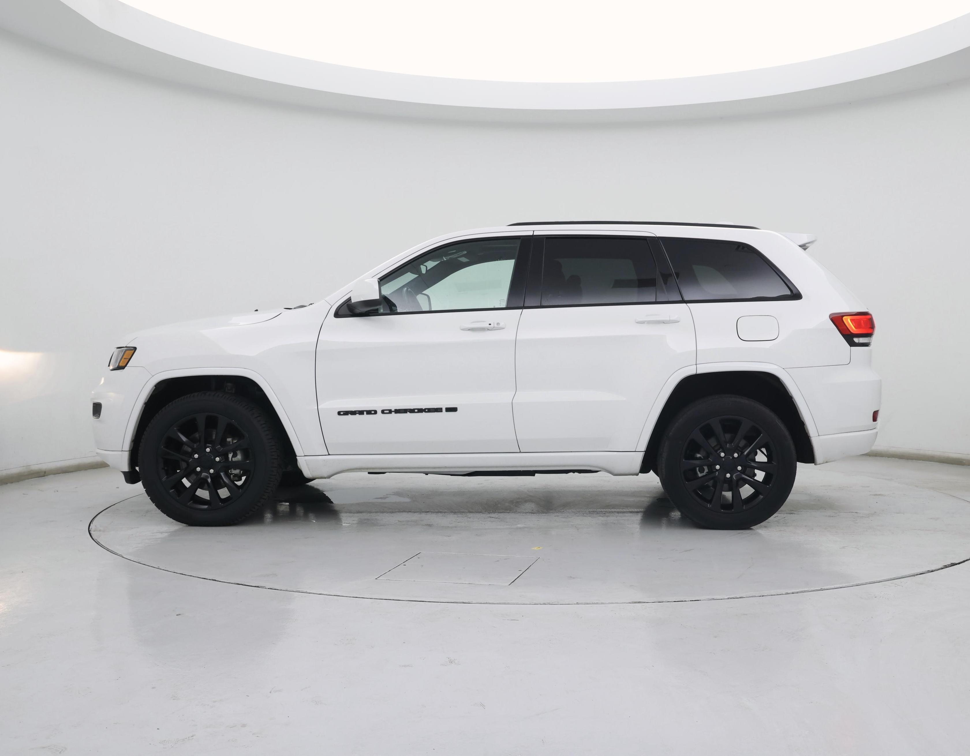 Thumbnail: 2022 Jeep Grand Cherokee - 3