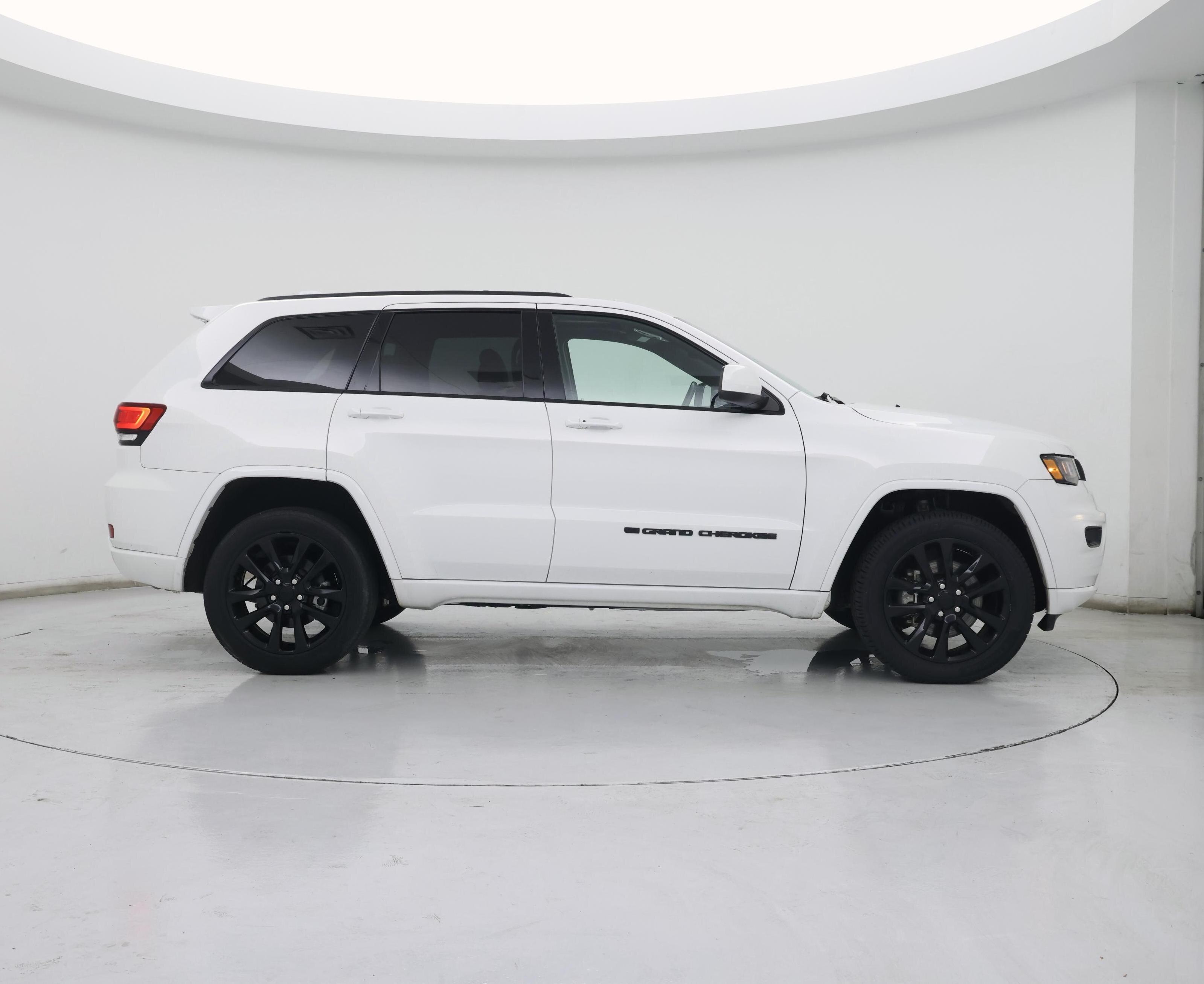 Thumbnail: 2022 Jeep Grand Cherokee - 7