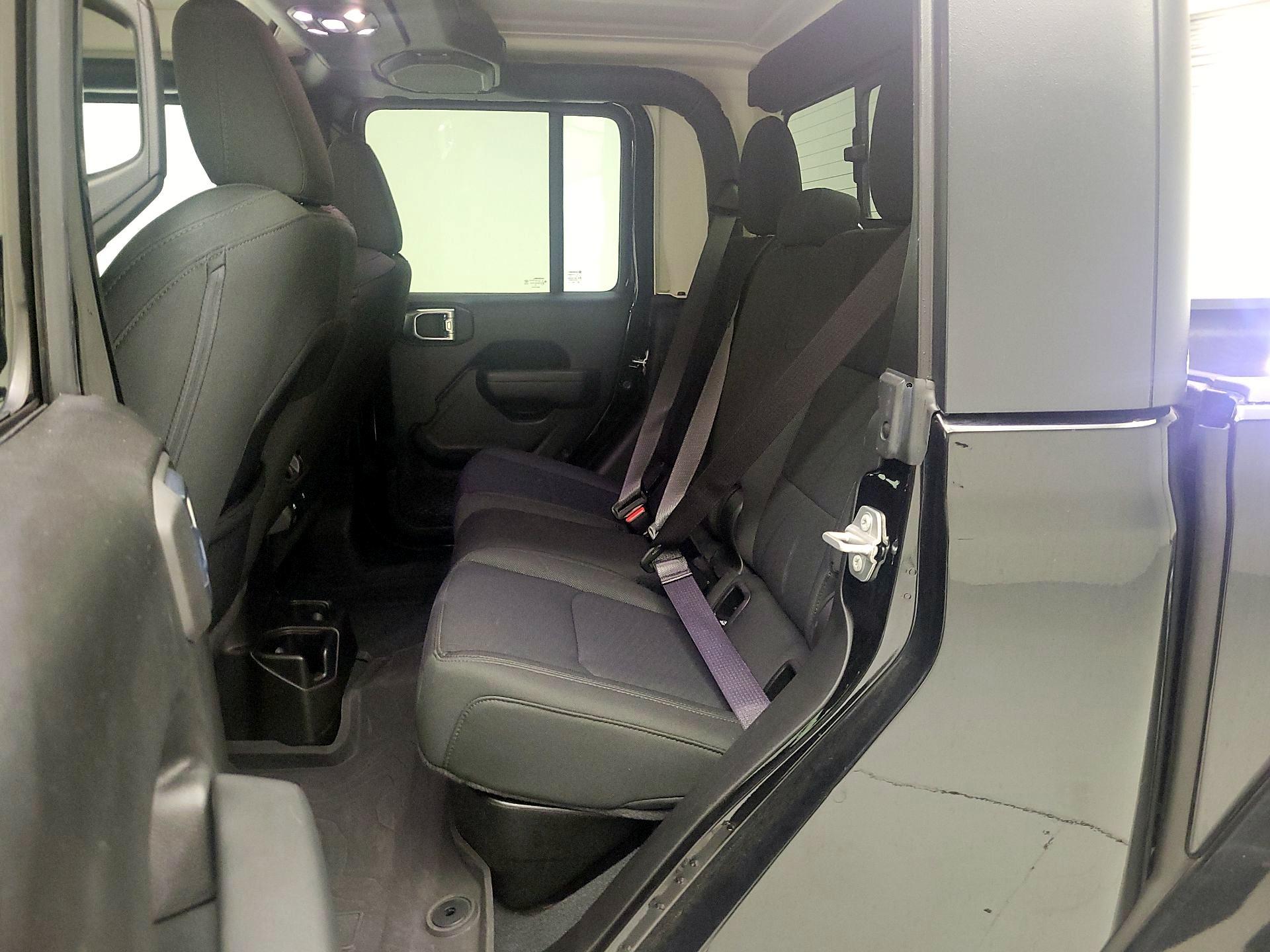 Thumbnail: 2022 Jeep Gladiator - 17