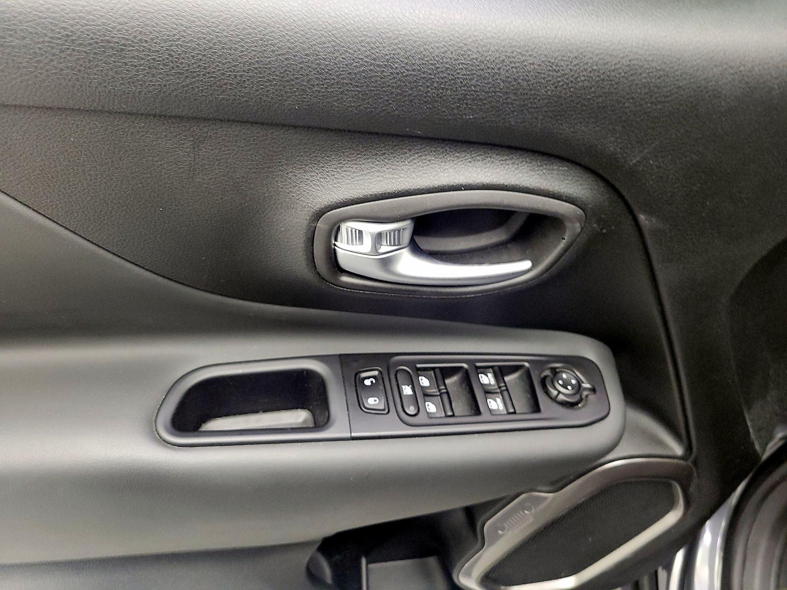 2022 Jeep Renegade Latitude - Photo 11