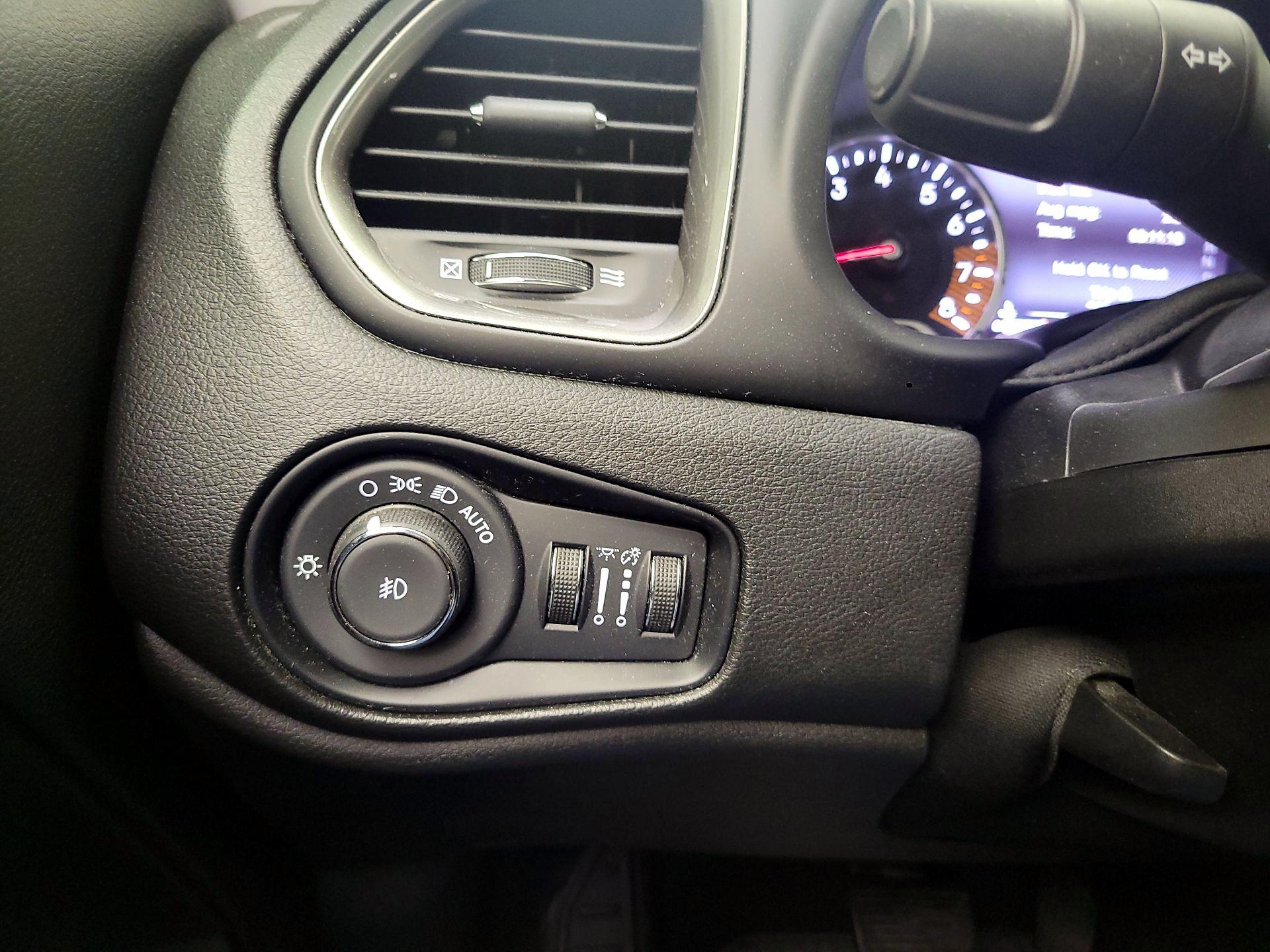 Thumbnail: 2022 Jeep Renegade - 11