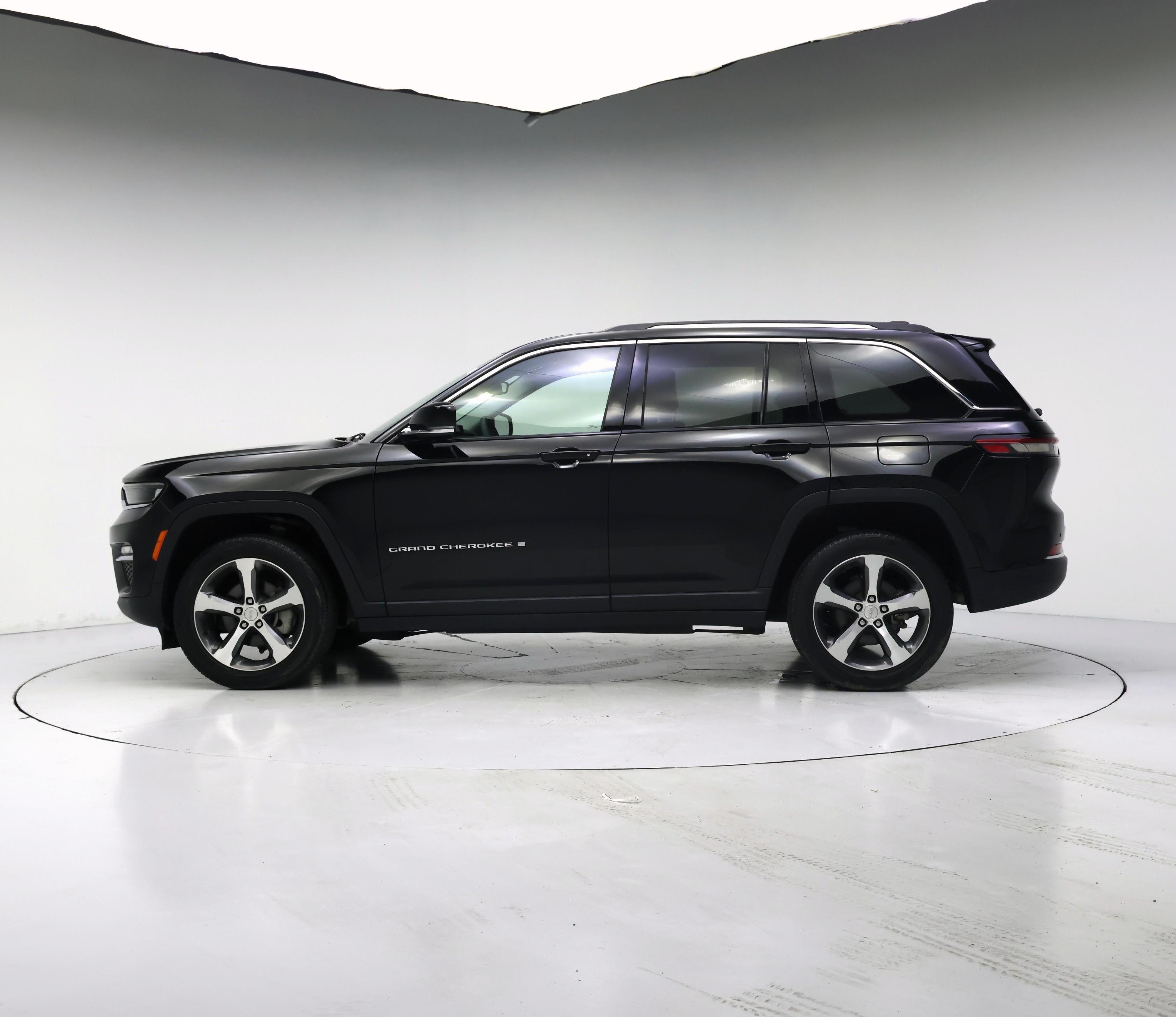 Thumbnail: 2023 Jeep Grand Cherokee - 3