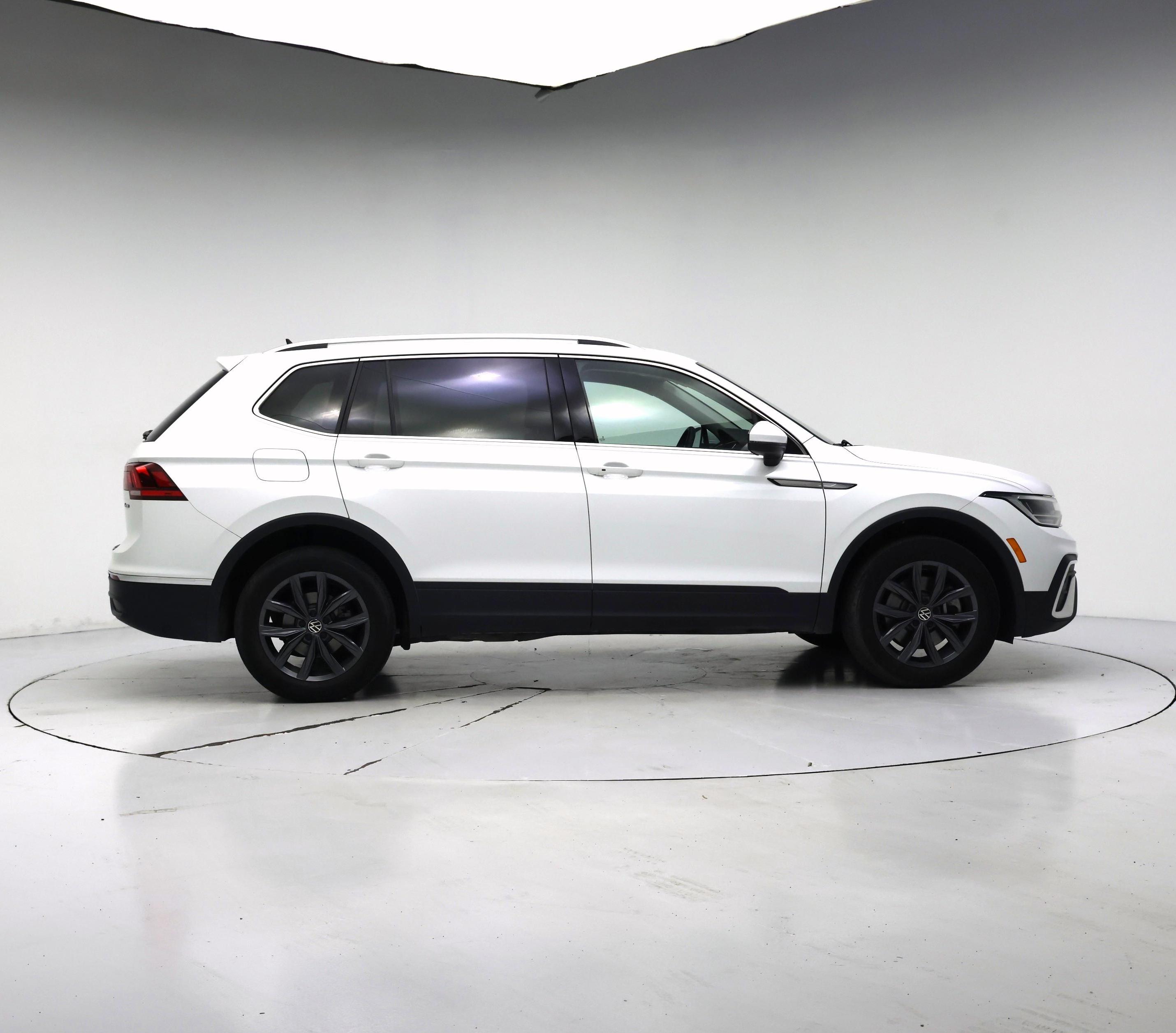 Thumbnail: 2022 Volkswagen Tiguan - 7