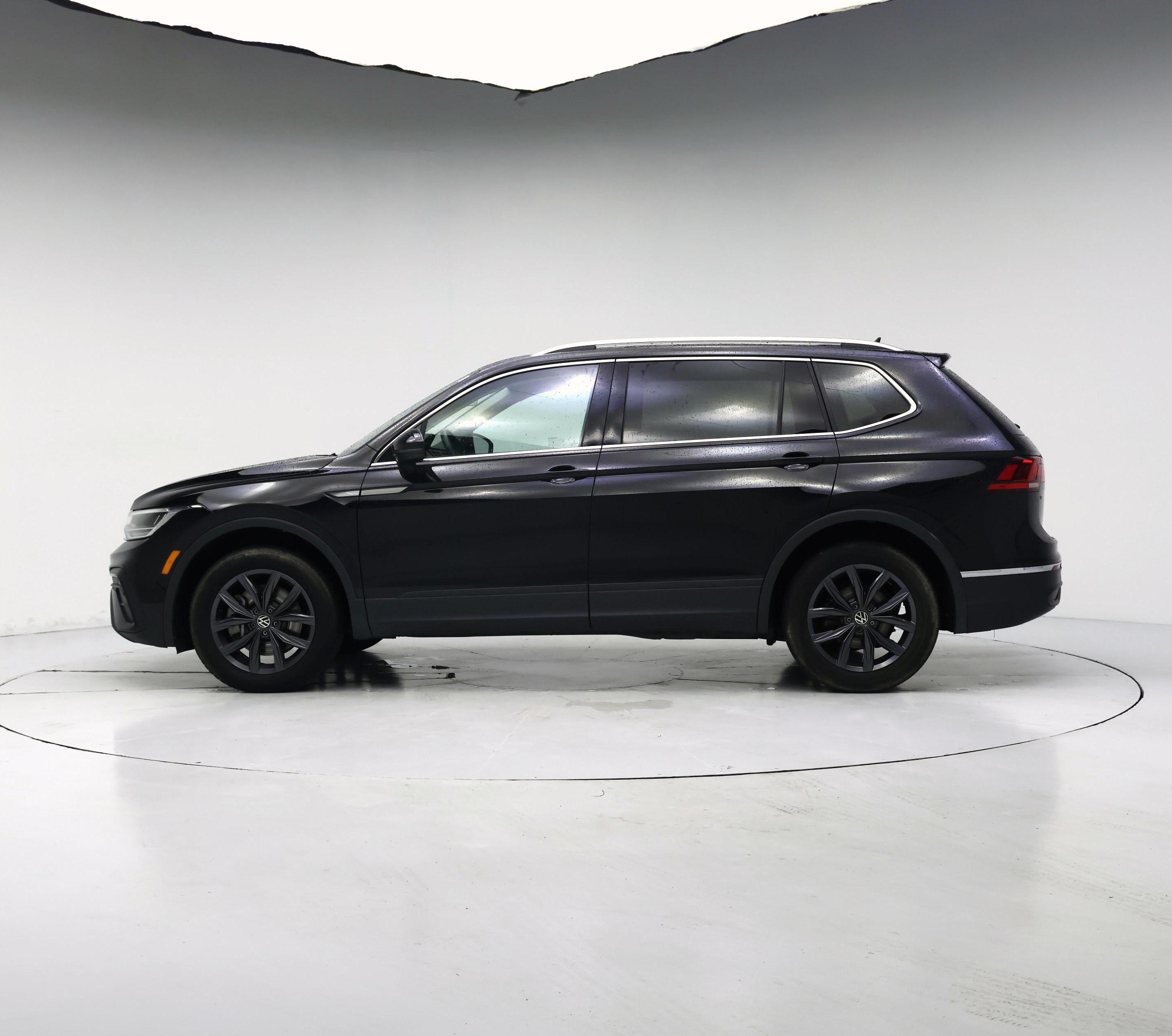 Thumbnail: 2023 Volkswagen Tiguan - 3