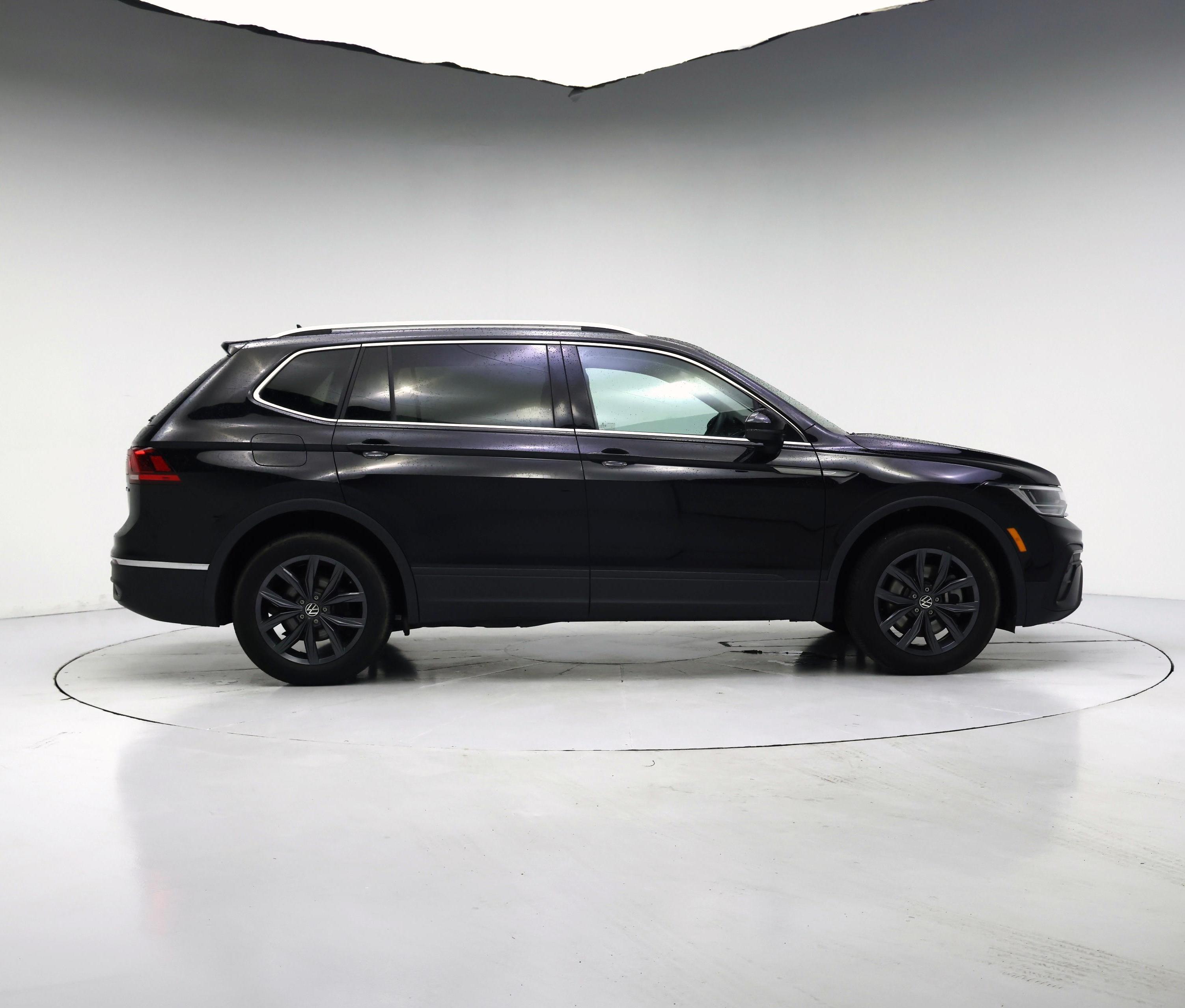 Thumbnail: 2023 Volkswagen Tiguan - 7