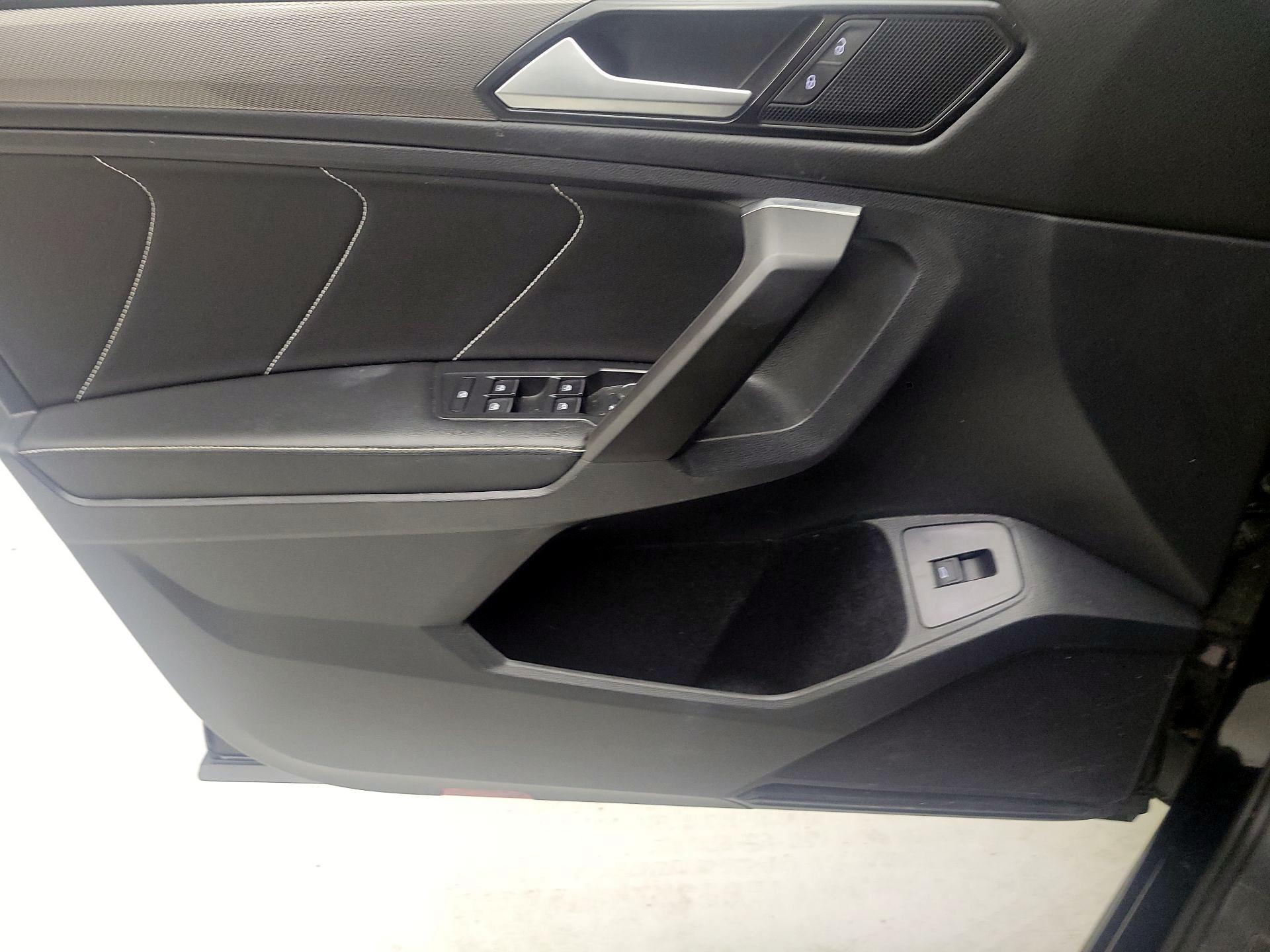 Thumbnail: 2022 Volkswagen Tiguan - 10
