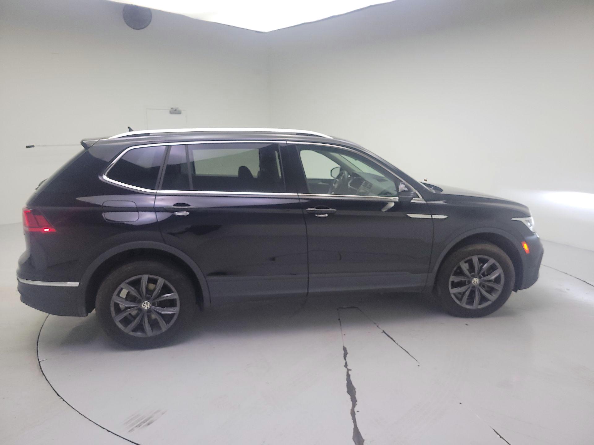 Thumbnail: 2022 Volkswagen Tiguan - 4