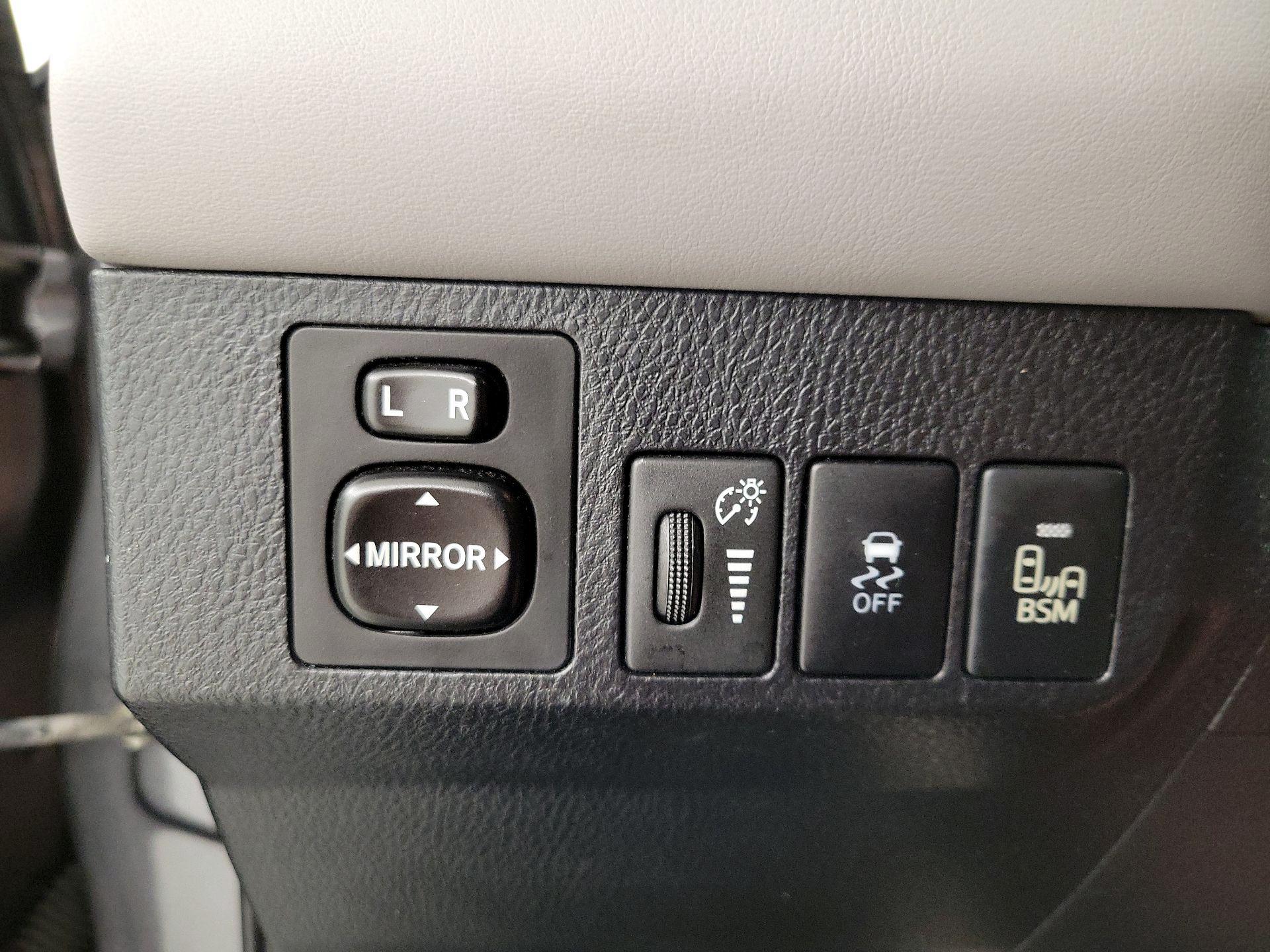 Thumbnail: 2015 Toyota RAV4 - 13