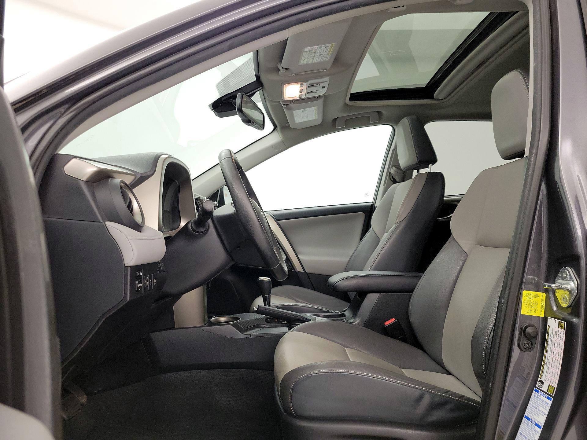 Thumbnail: 2015 Toyota RAV4 - 20