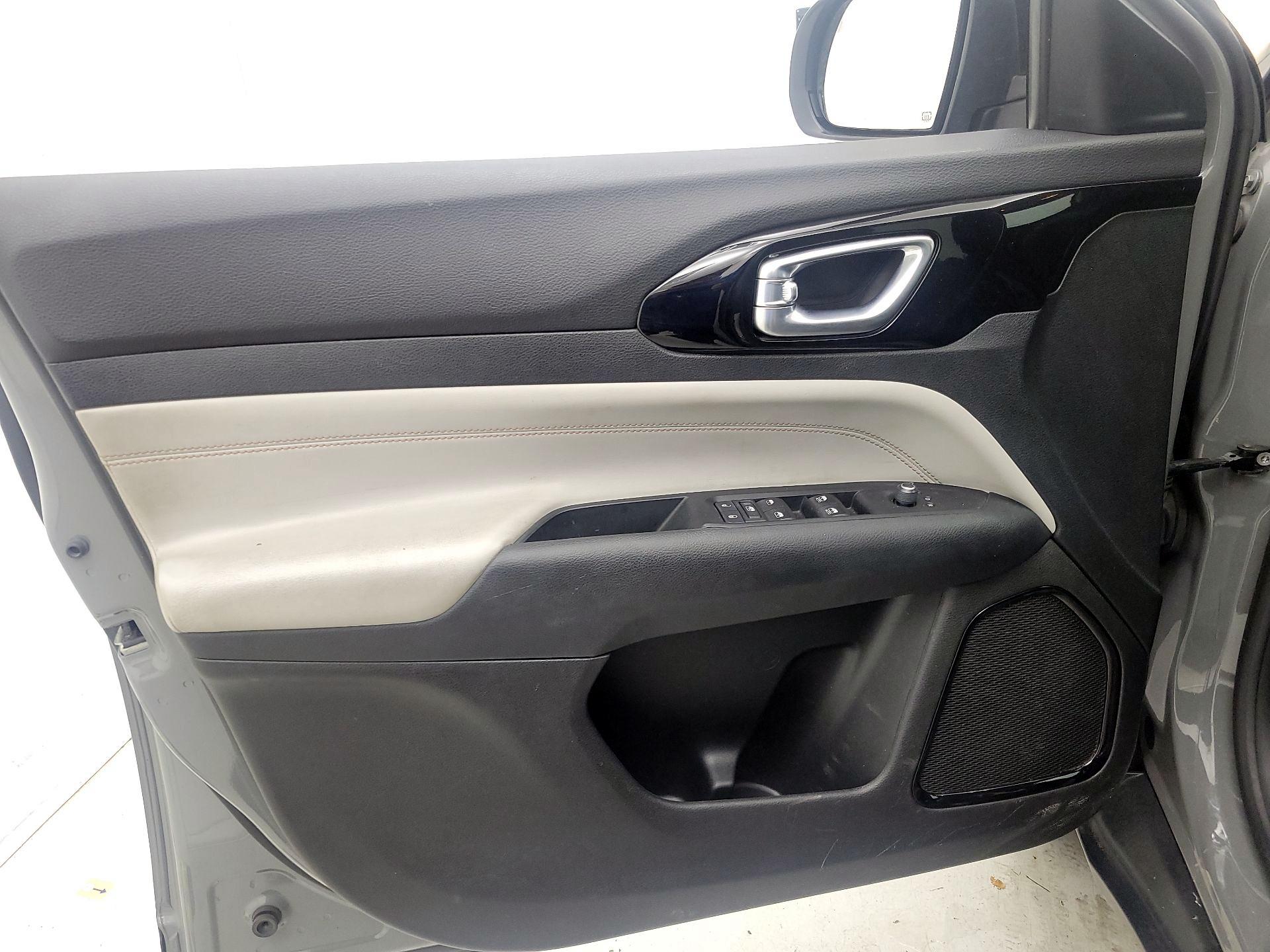 Thumbnail: 2022 Jeep Compass - 12