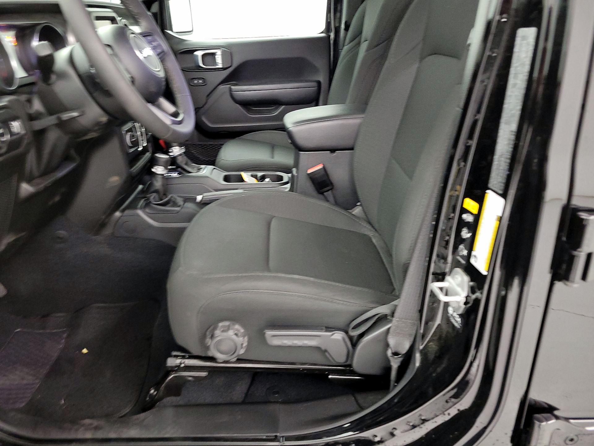 Thumbnail: 2023 Jeep Gladiator - 11