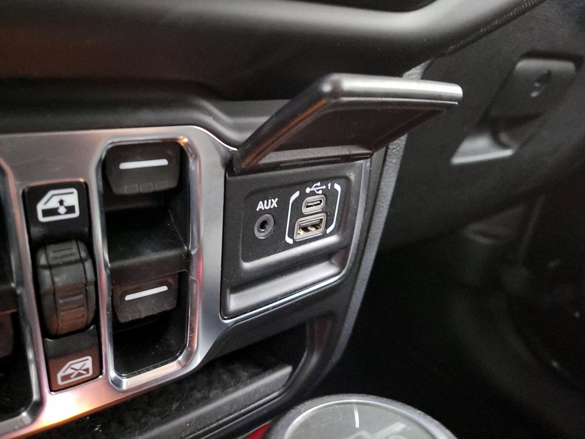 Thumbnail: 2023 Jeep Gladiator - 18